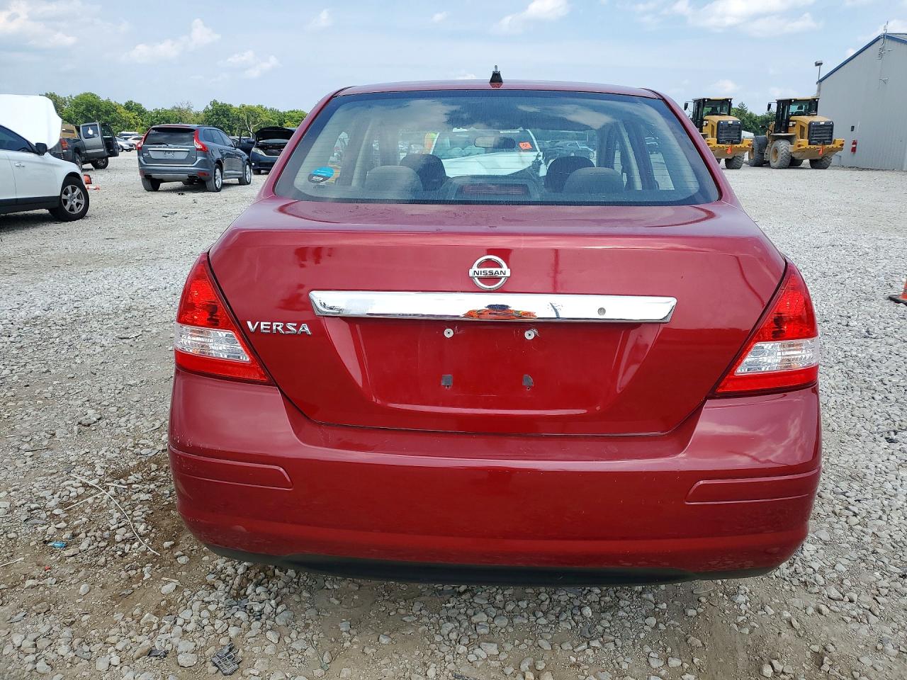 2011 Nissan Versa 1.8 S Red vin: 3N1BC1APXBL406216