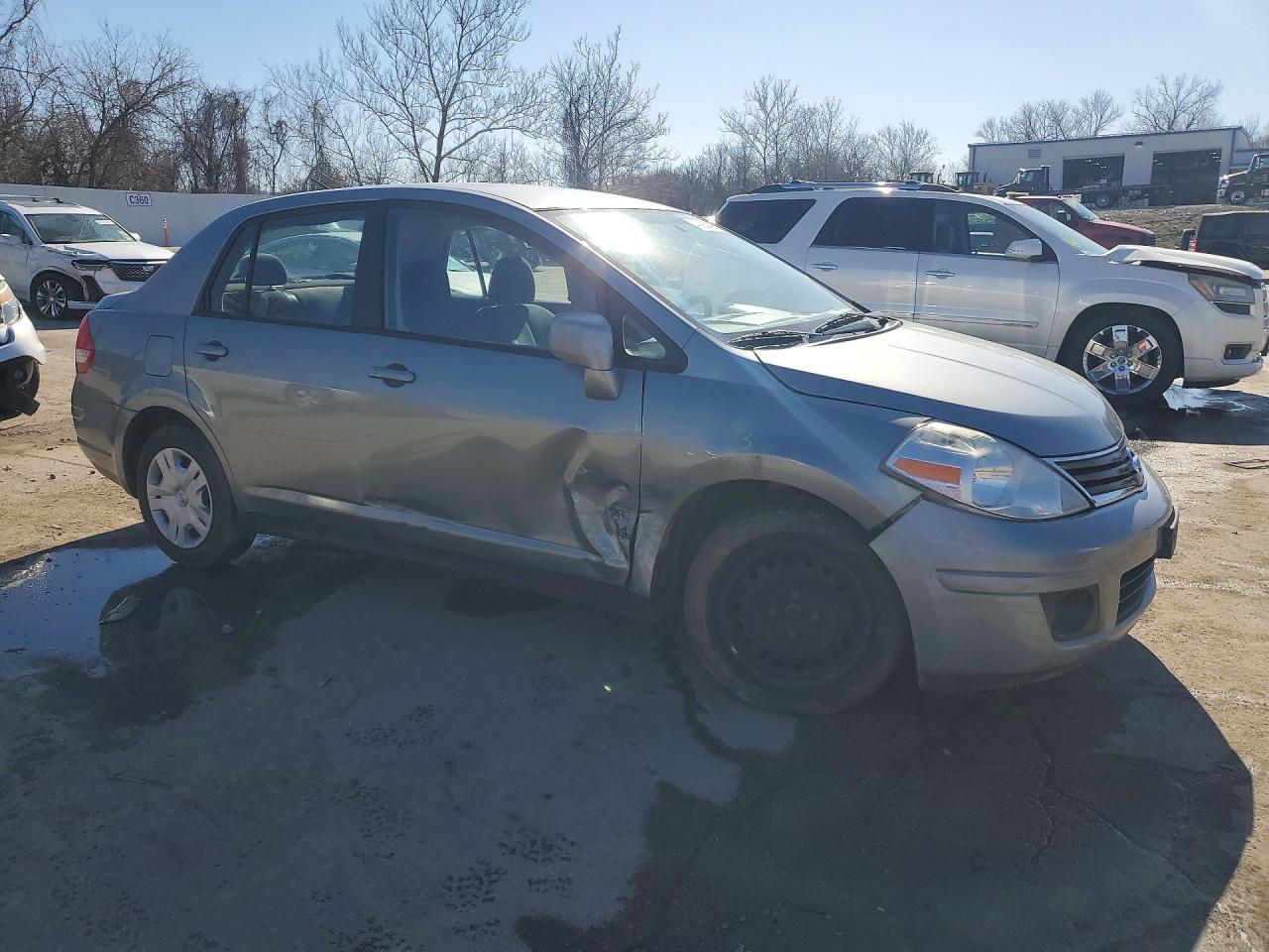2011 Nissan Versa 1.8 S Silver vin: 3N1BC1APXBL409861