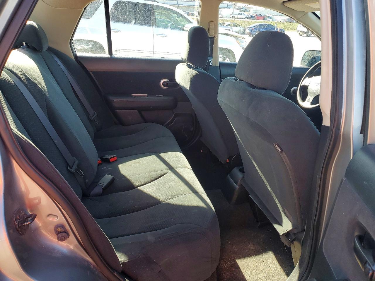 2011 Nissan Versa 1.8 S Silver vin: 3N1BC1APXBL409861
