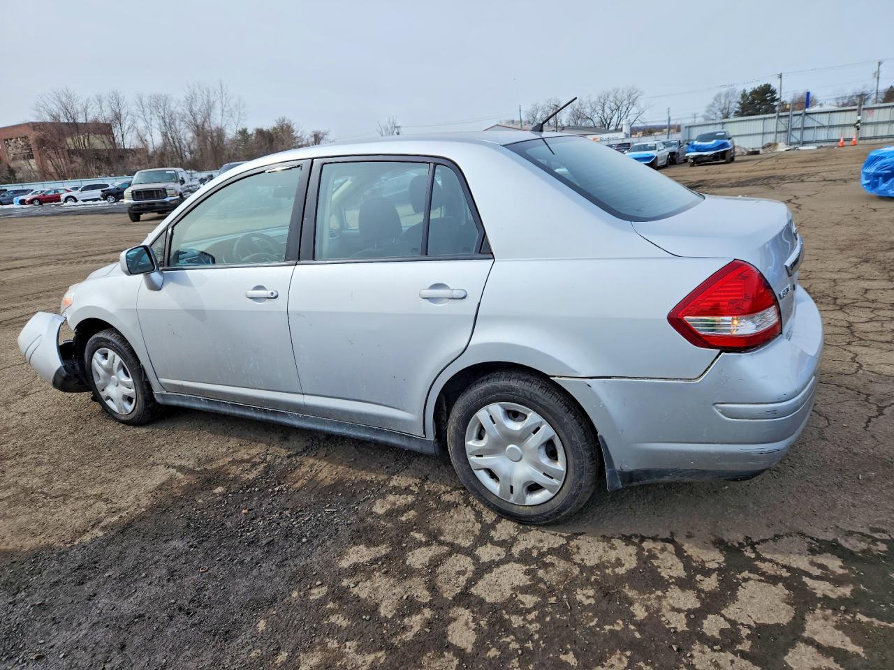 2011 Nissan Versa 1.8 S Silver vin: 3N1BC1APXBL433237