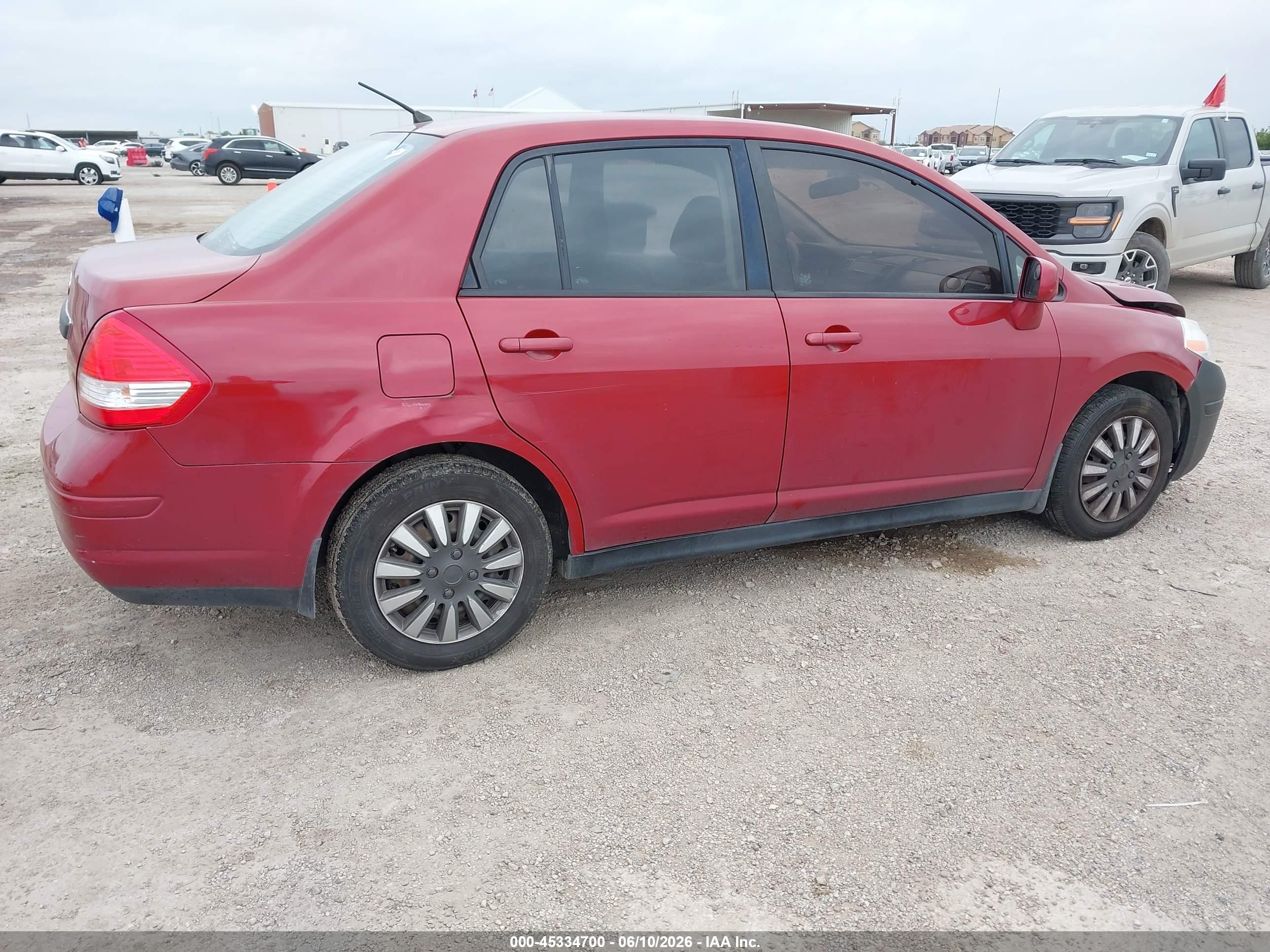 2011 Nissan Versa 1.8s Red vin: 3N1BC1APXBL446246