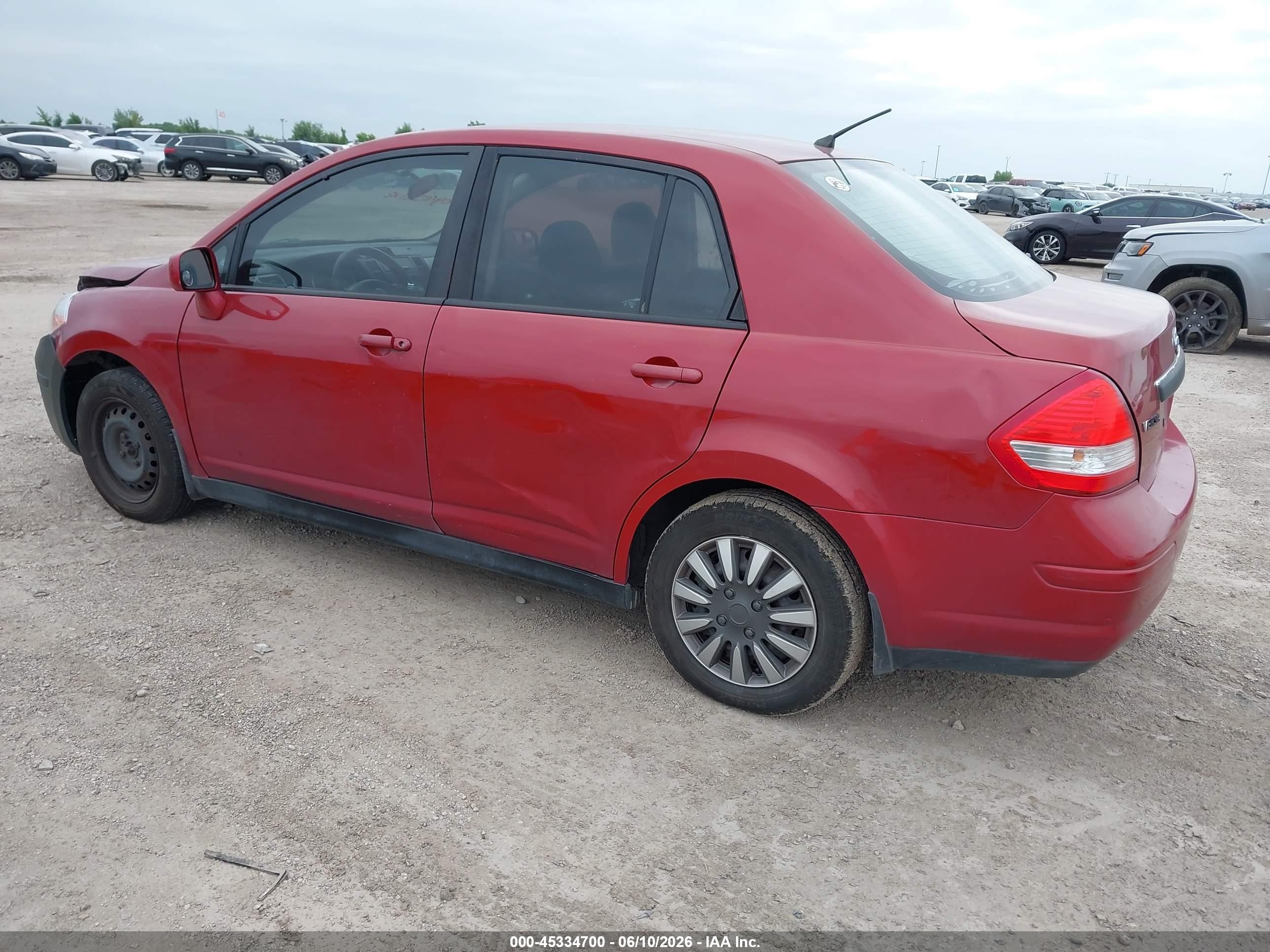2011 Nissan Versa 1.8s Red vin: 3N1BC1APXBL446246