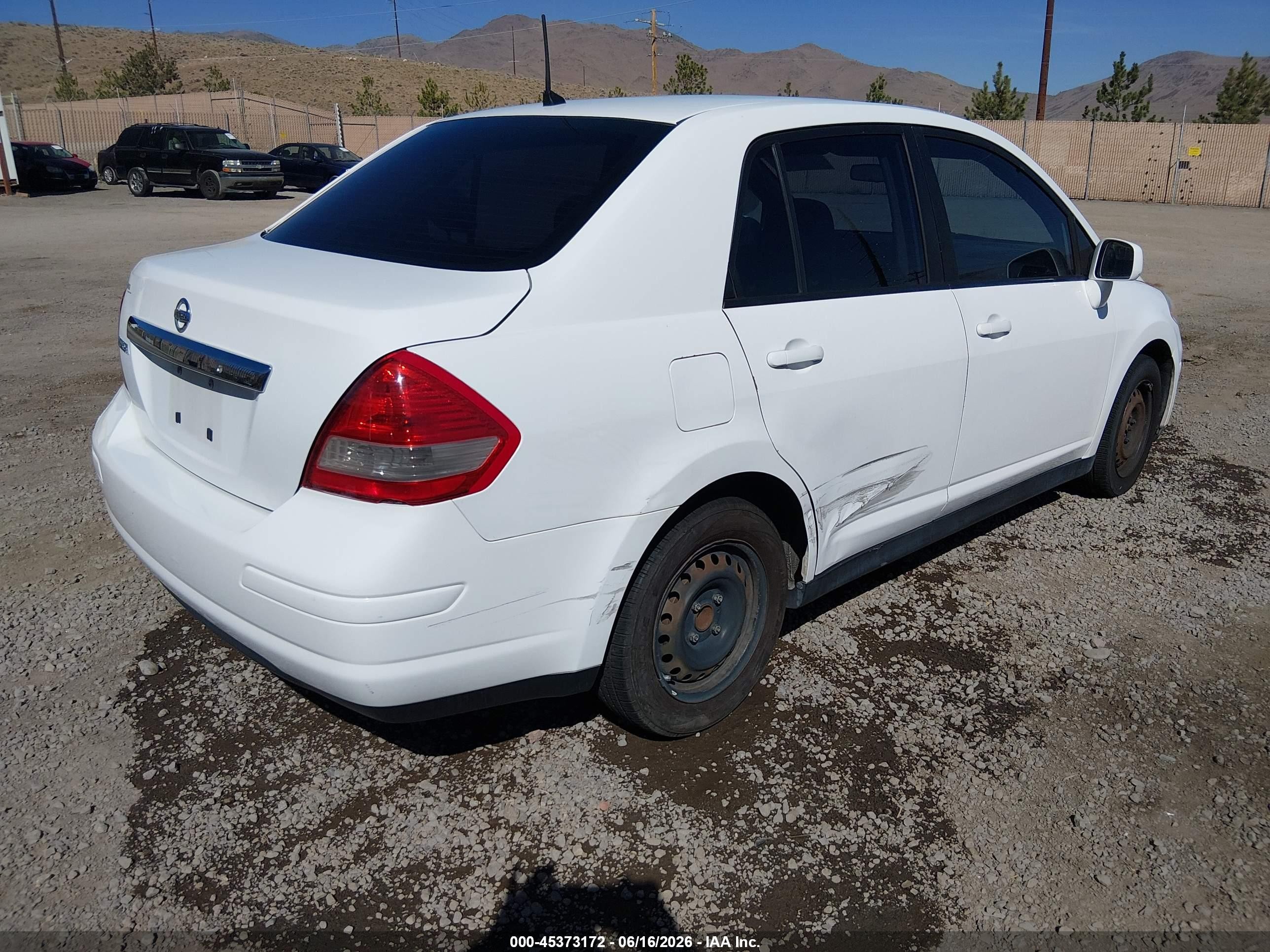 2011 Nissan Versa 1.8s White vin: 3N1BC1APXBL462379