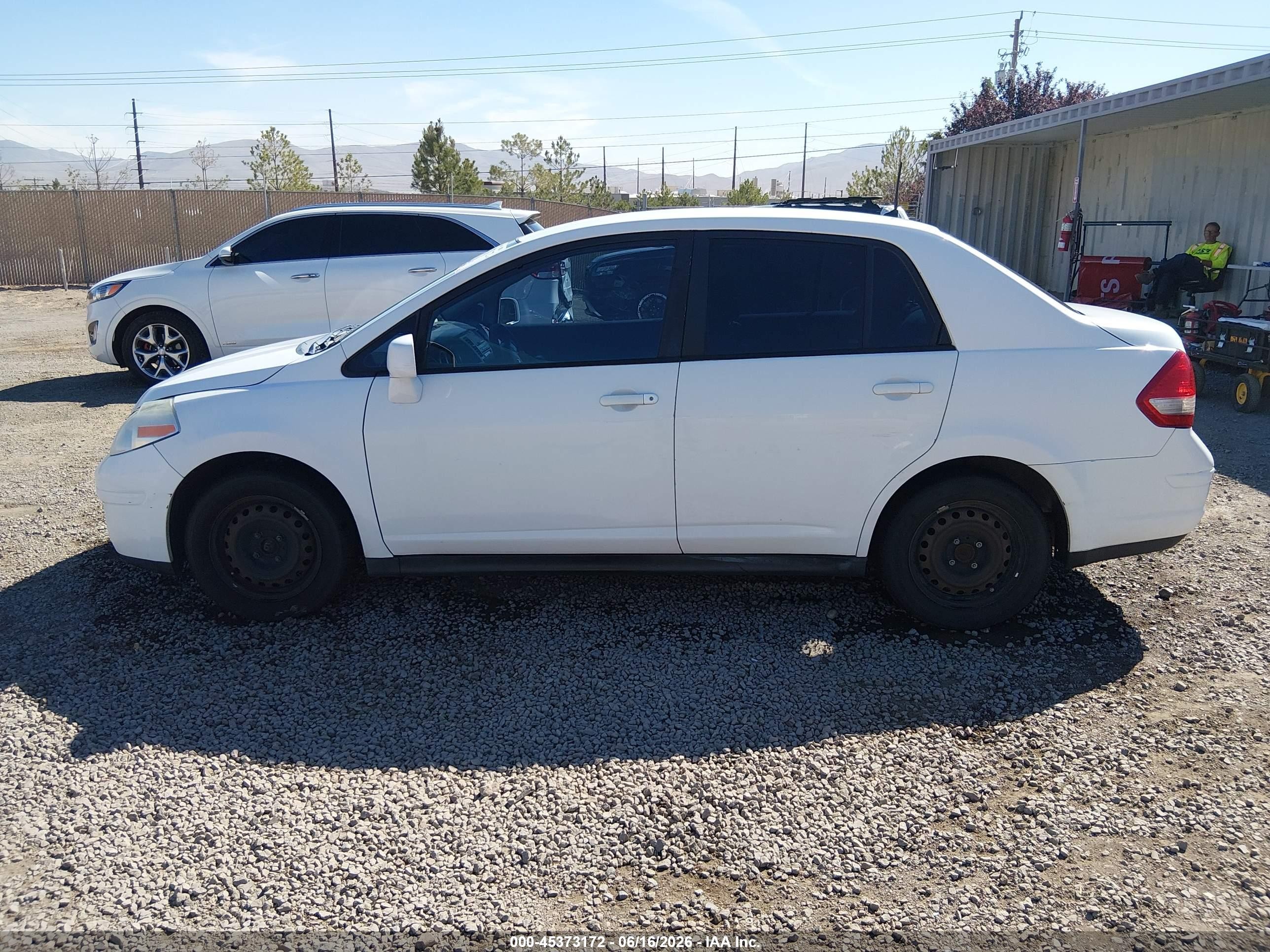 2011 Nissan Versa 1.8s White vin: 3N1BC1APXBL462379
