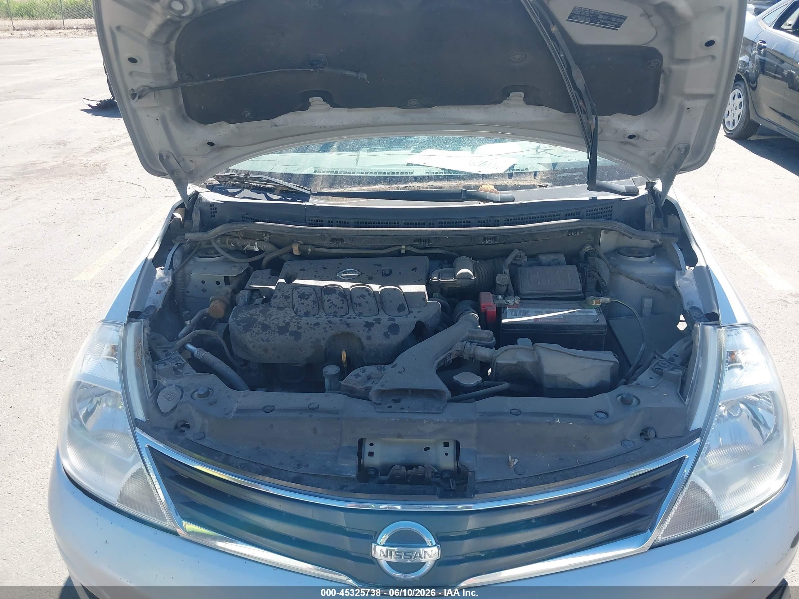 2010 Nissan Versa 1.8s Серебряный vin: 3N1BC1CP0AL426079