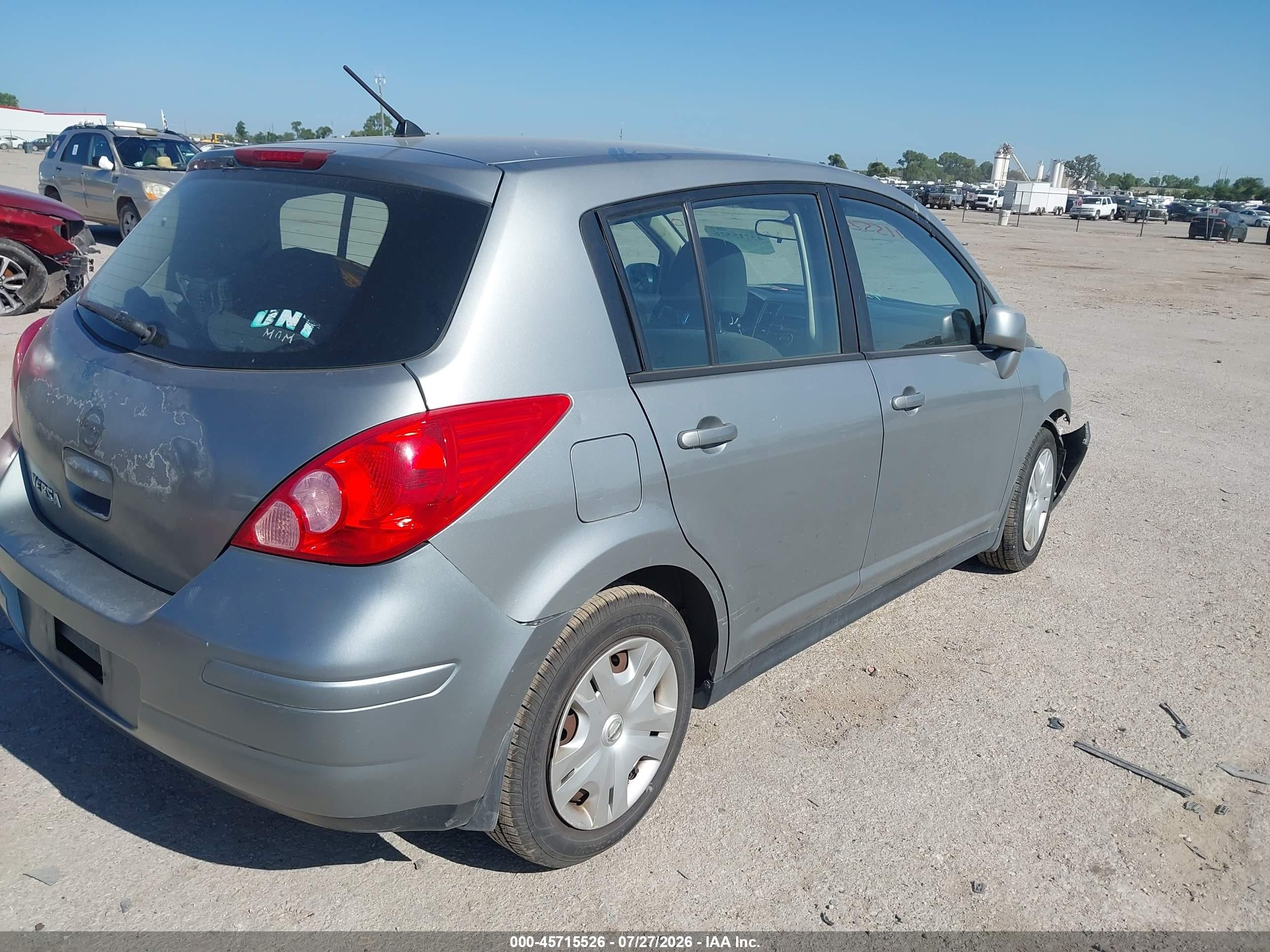 2010 Nissan Versa 1.8s Серебряный vin: 3N1BC1CP0AL437342