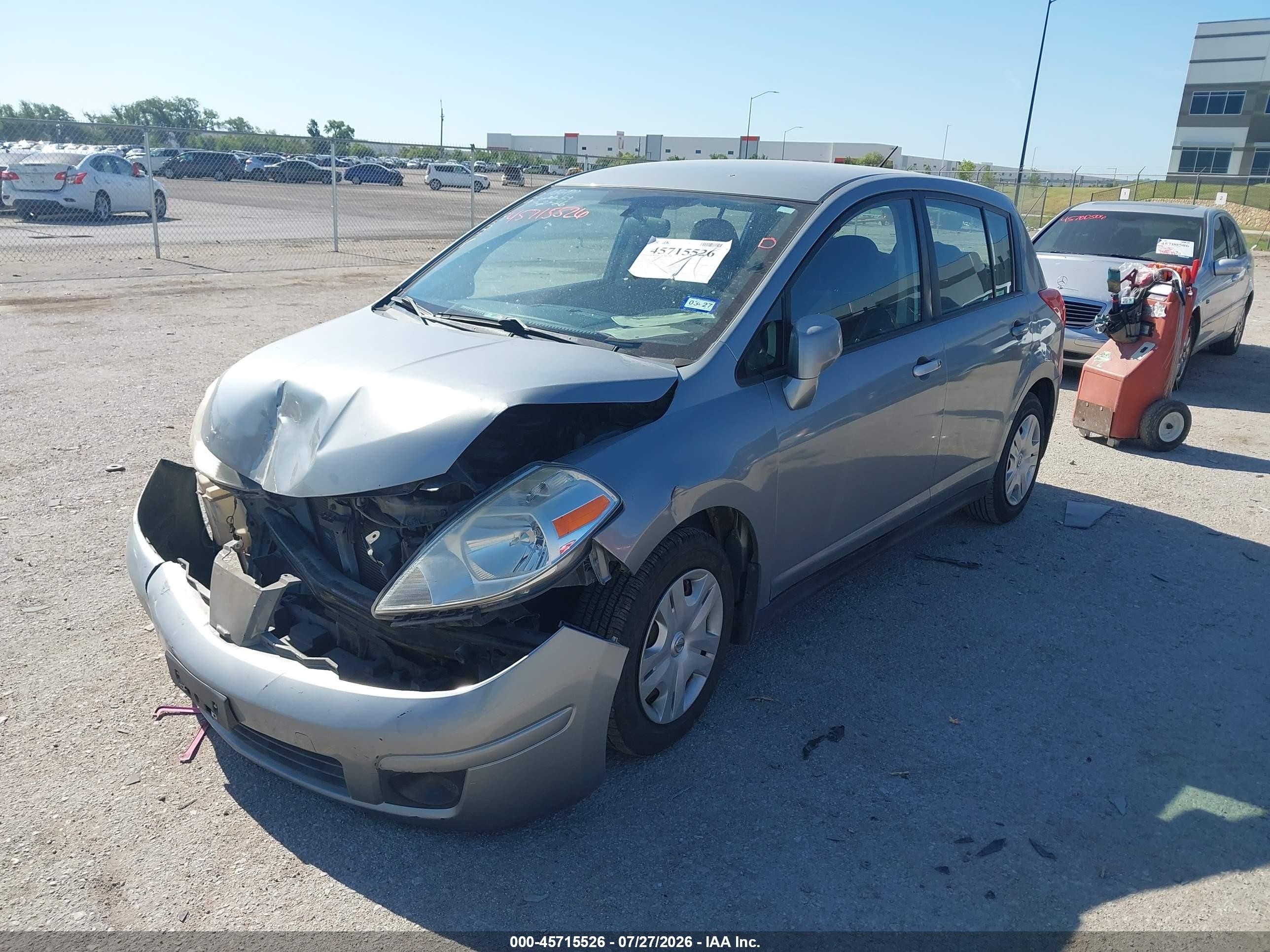 2010 Nissan Versa 1.8s Серебряный vin: 3N1BC1CP0AL437342