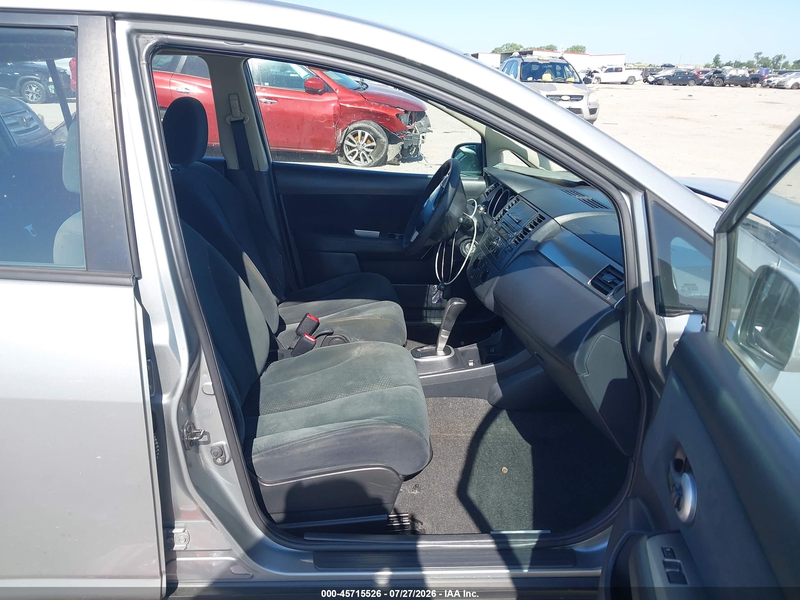 2010 Nissan Versa 1.8s Серебряный vin: 3N1BC1CP0AL437342