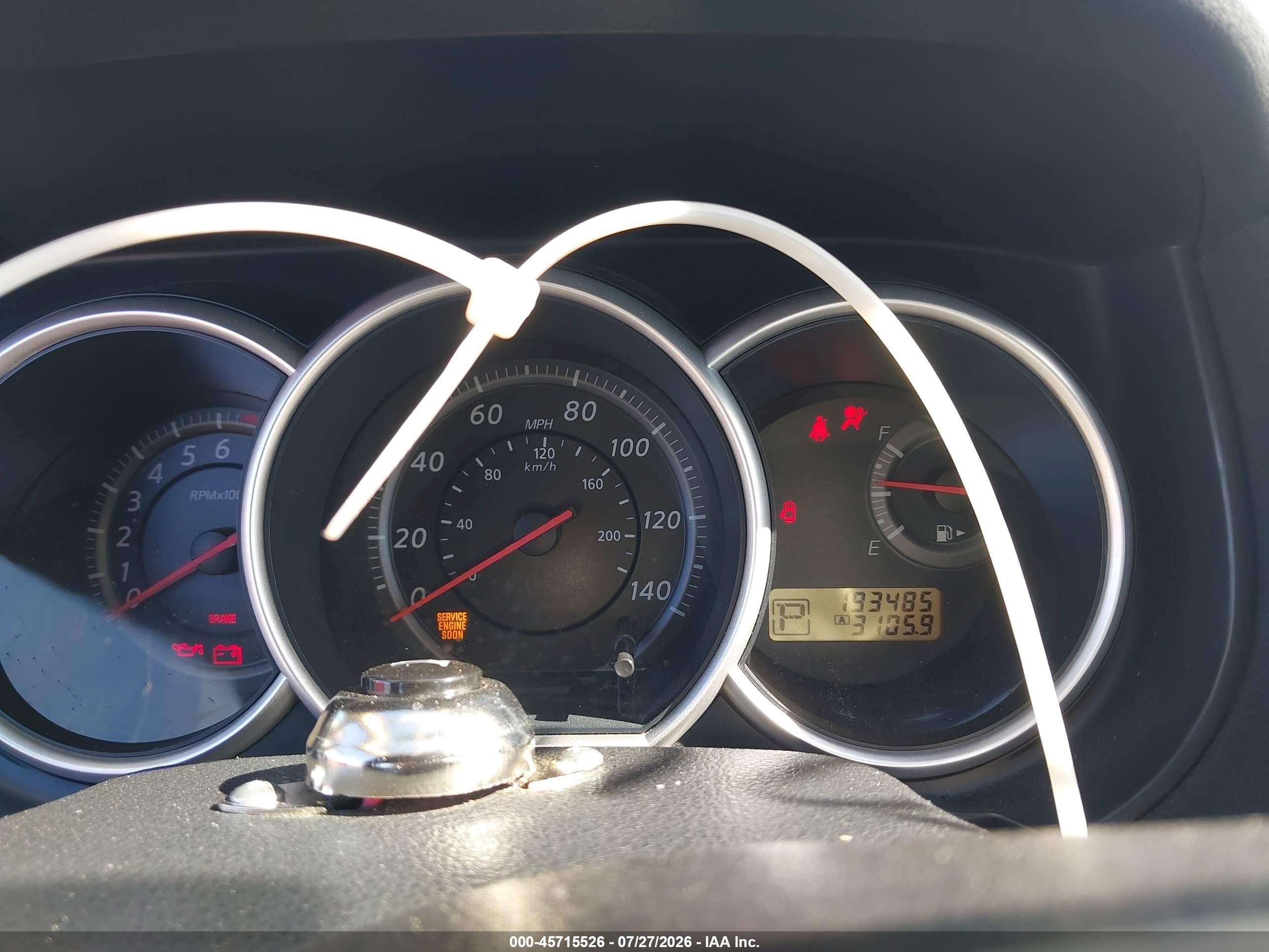 2010 Nissan Versa 1.8s Серебряный vin: 3N1BC1CP0AL437342
