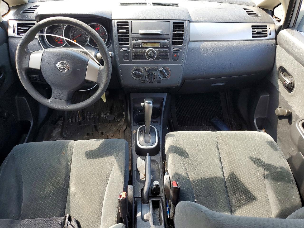 2010 Nissan Versa Silver vin: 3N1BC1CP0AL455453