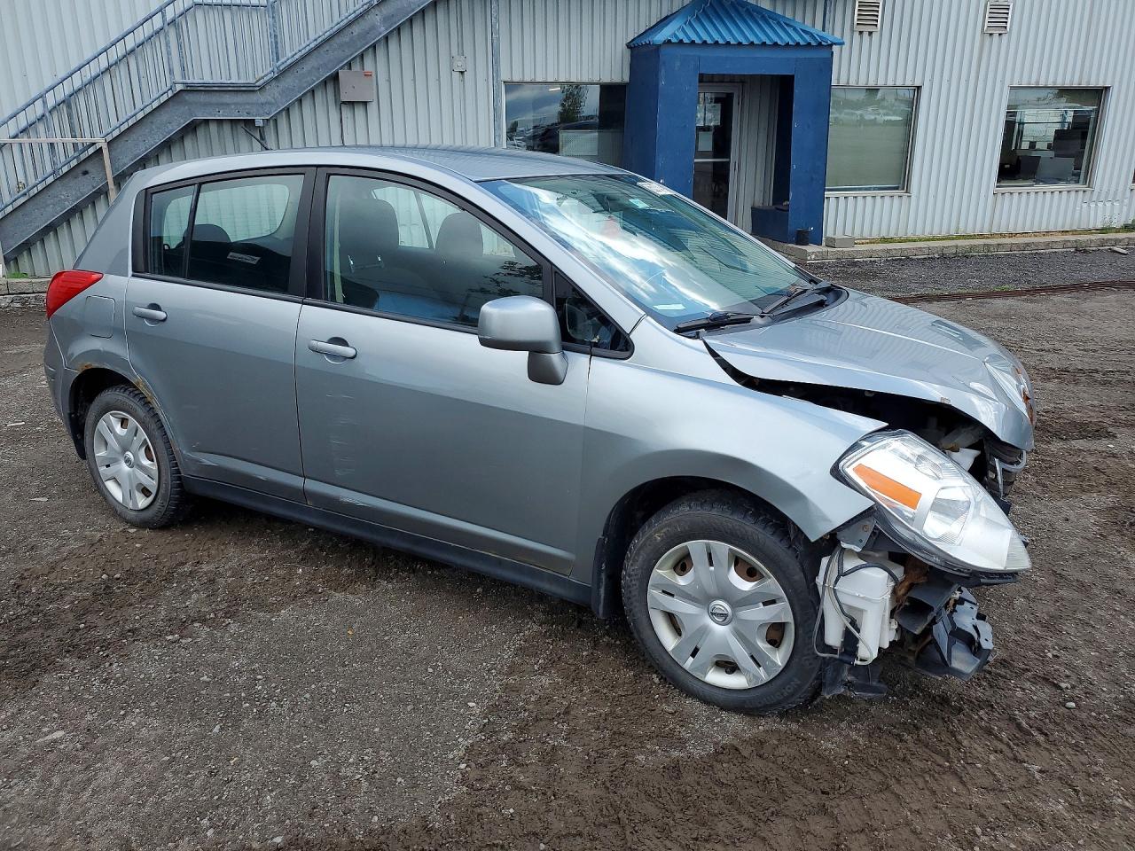 2010 Nissan Versa Silver vin: 3N1BC1CP0AL455453