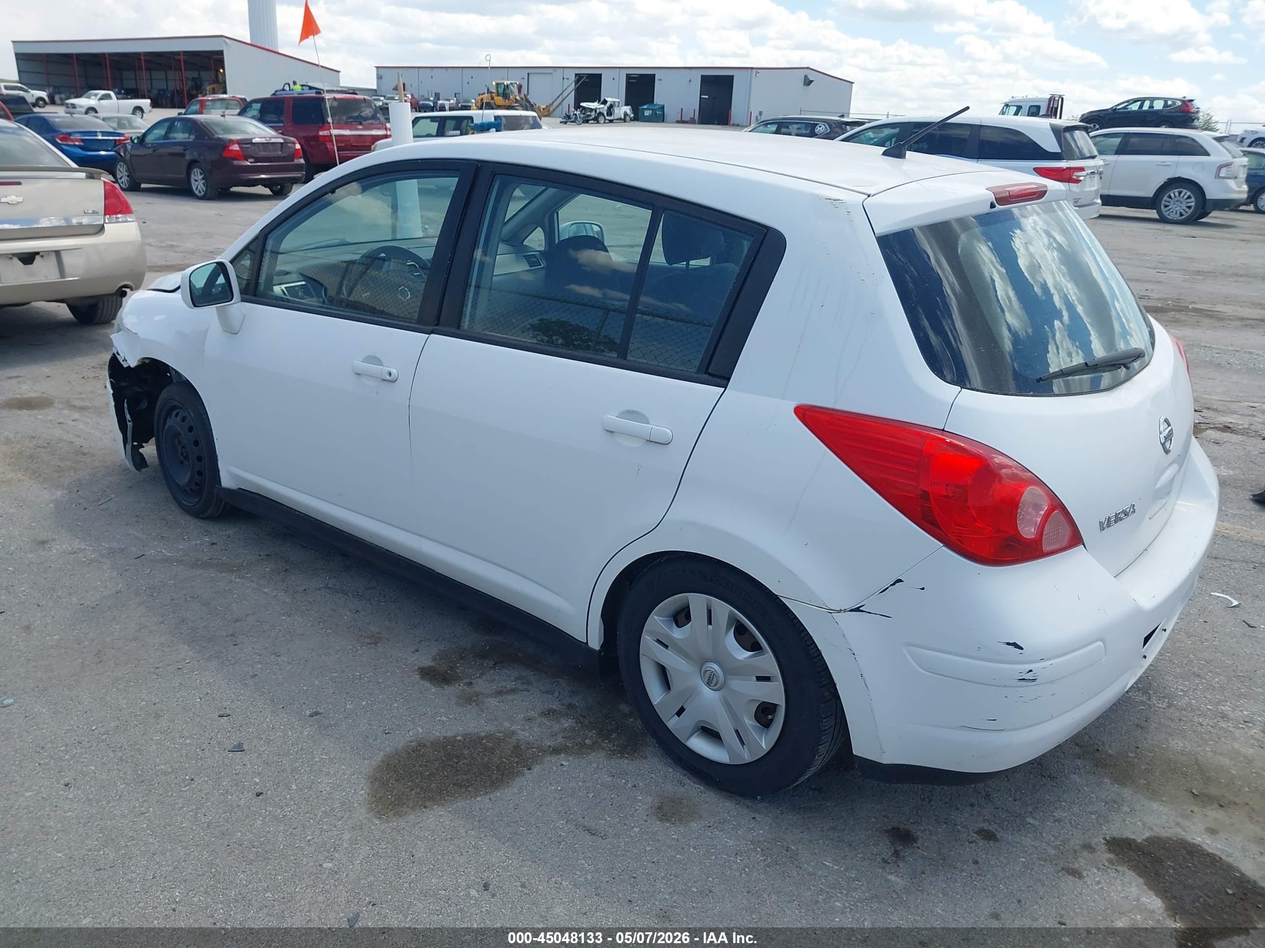 2010 Nissan Versa 1.8s White vin: 3N1BC1CP0AL457414