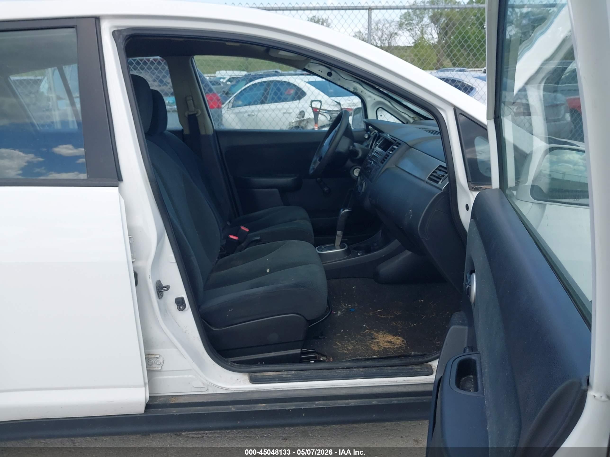 2010 Nissan Versa 1.8s White vin: 3N1BC1CP0AL457414