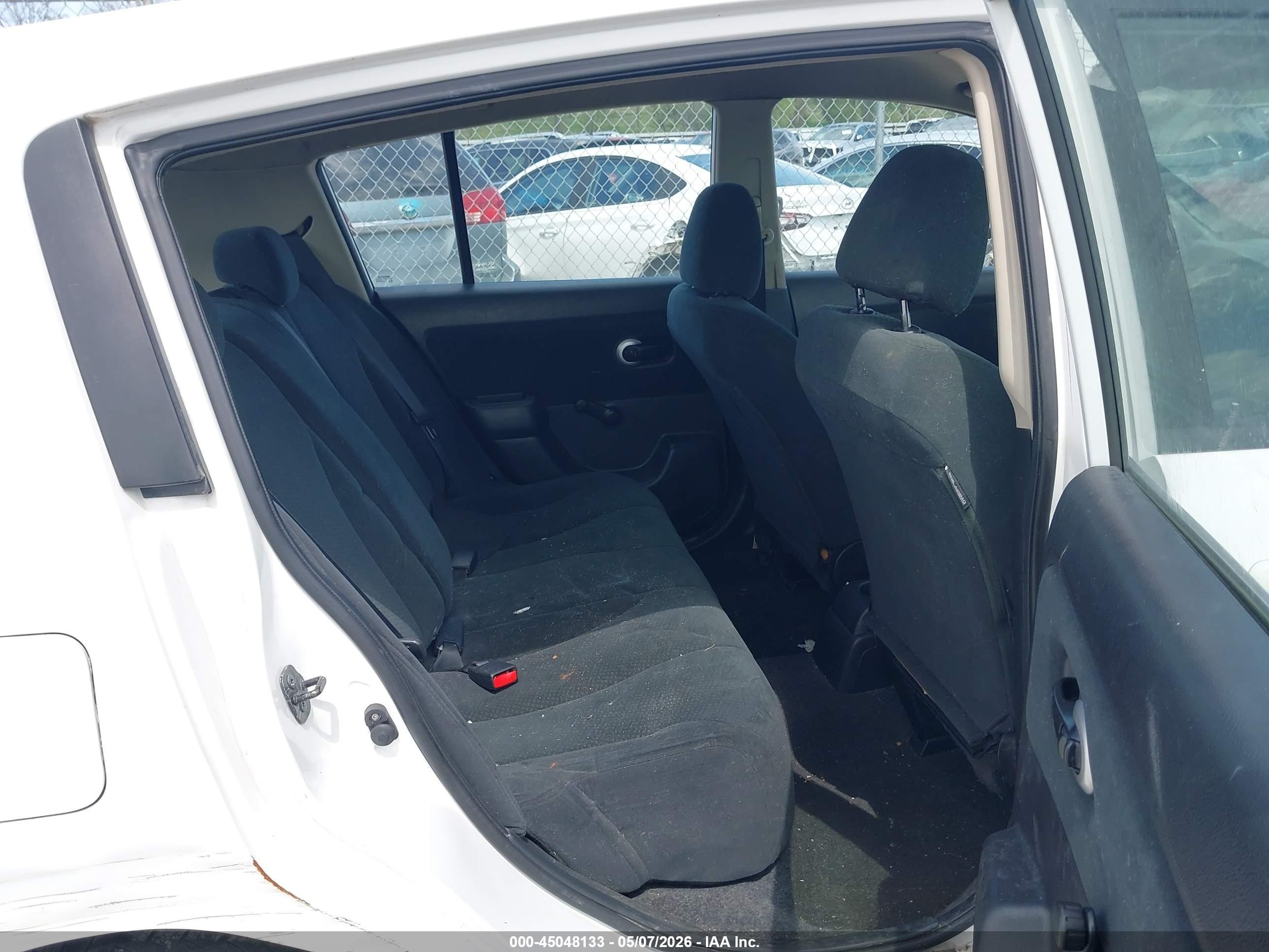 2010 Nissan Versa 1.8s White vin: 3N1BC1CP0AL457414