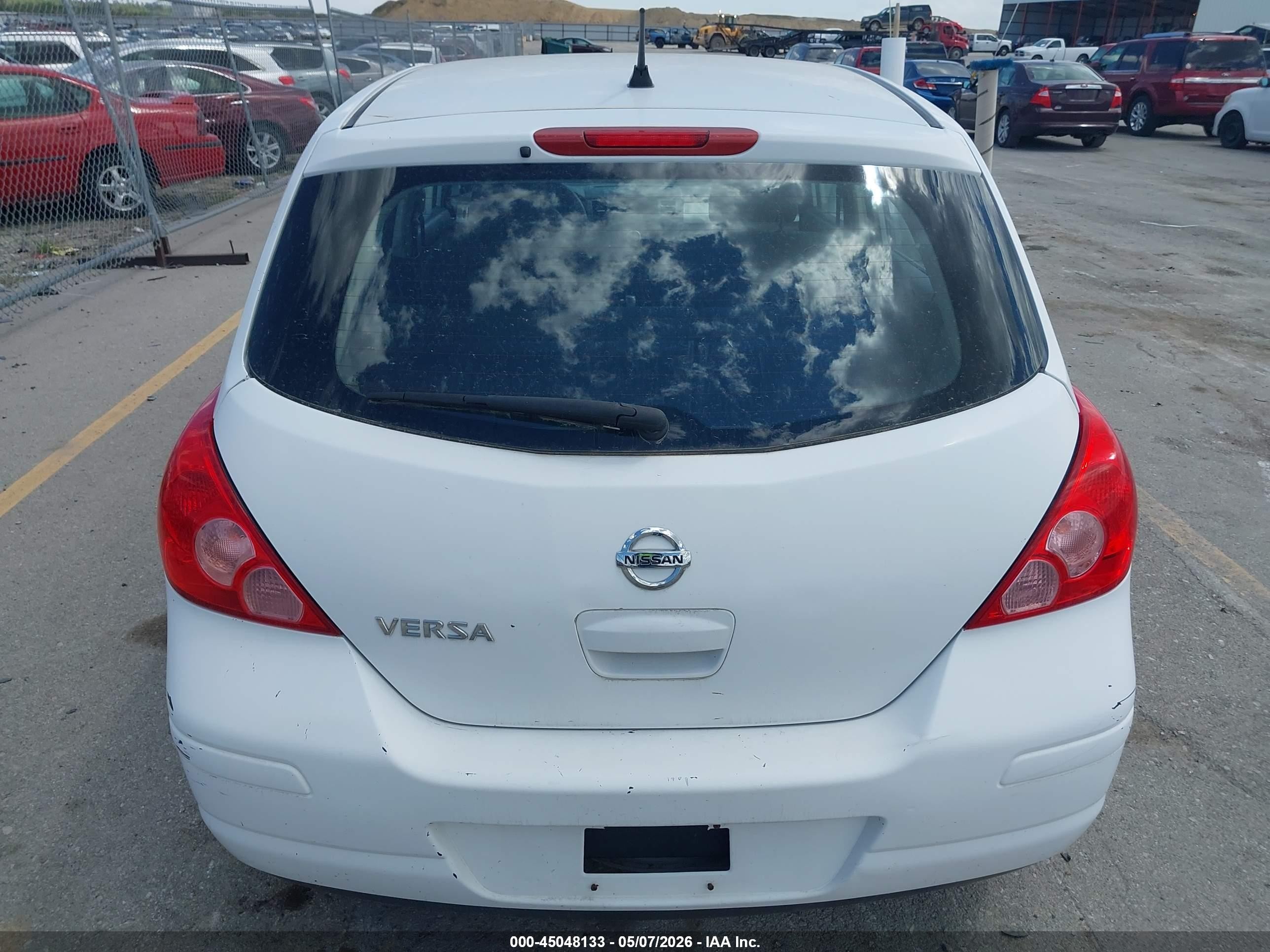 2010 Nissan Versa 1.8s White vin: 3N1BC1CP0AL457414