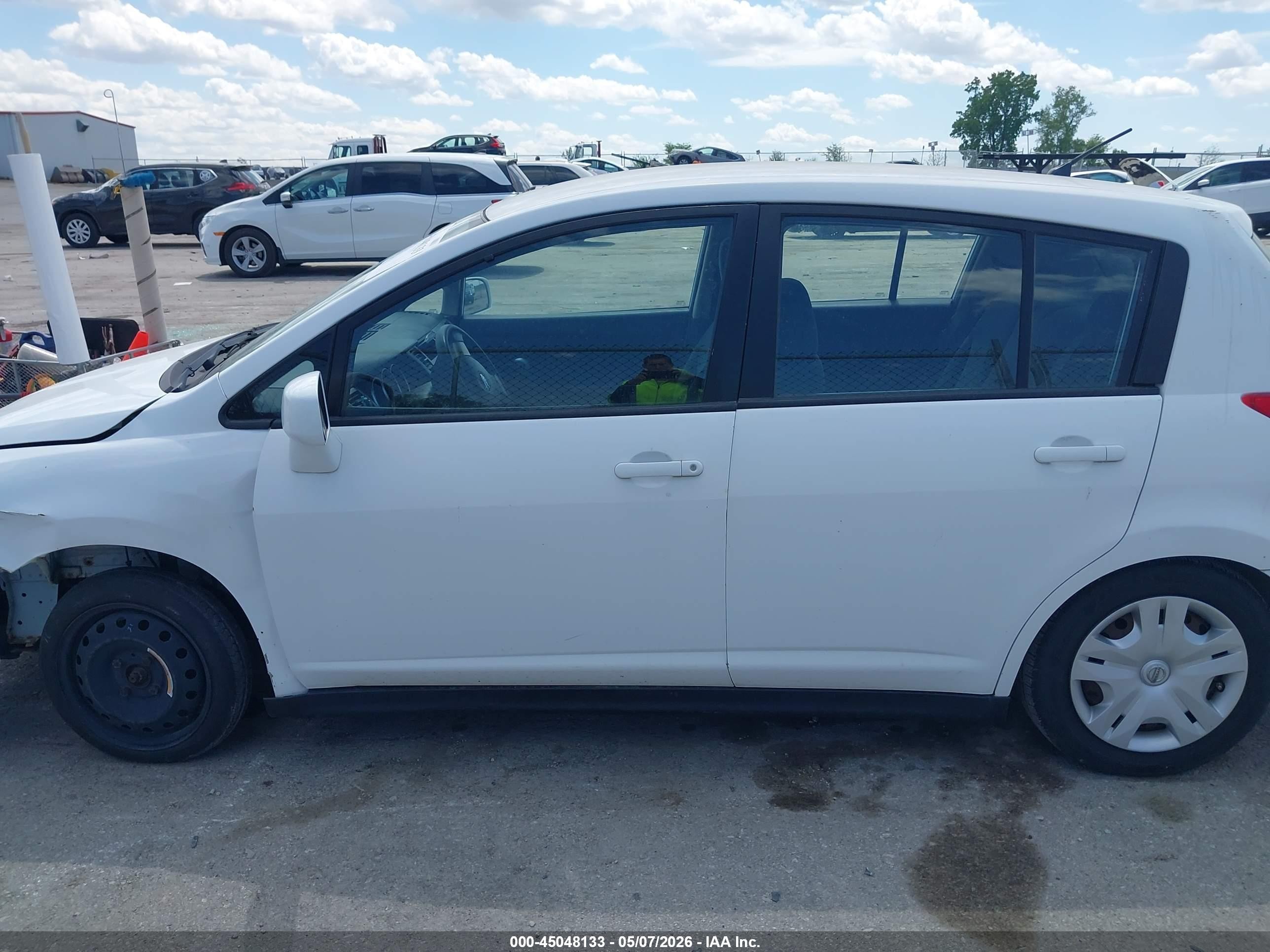 2010 Nissan Versa 1.8s White vin: 3N1BC1CP0AL457414