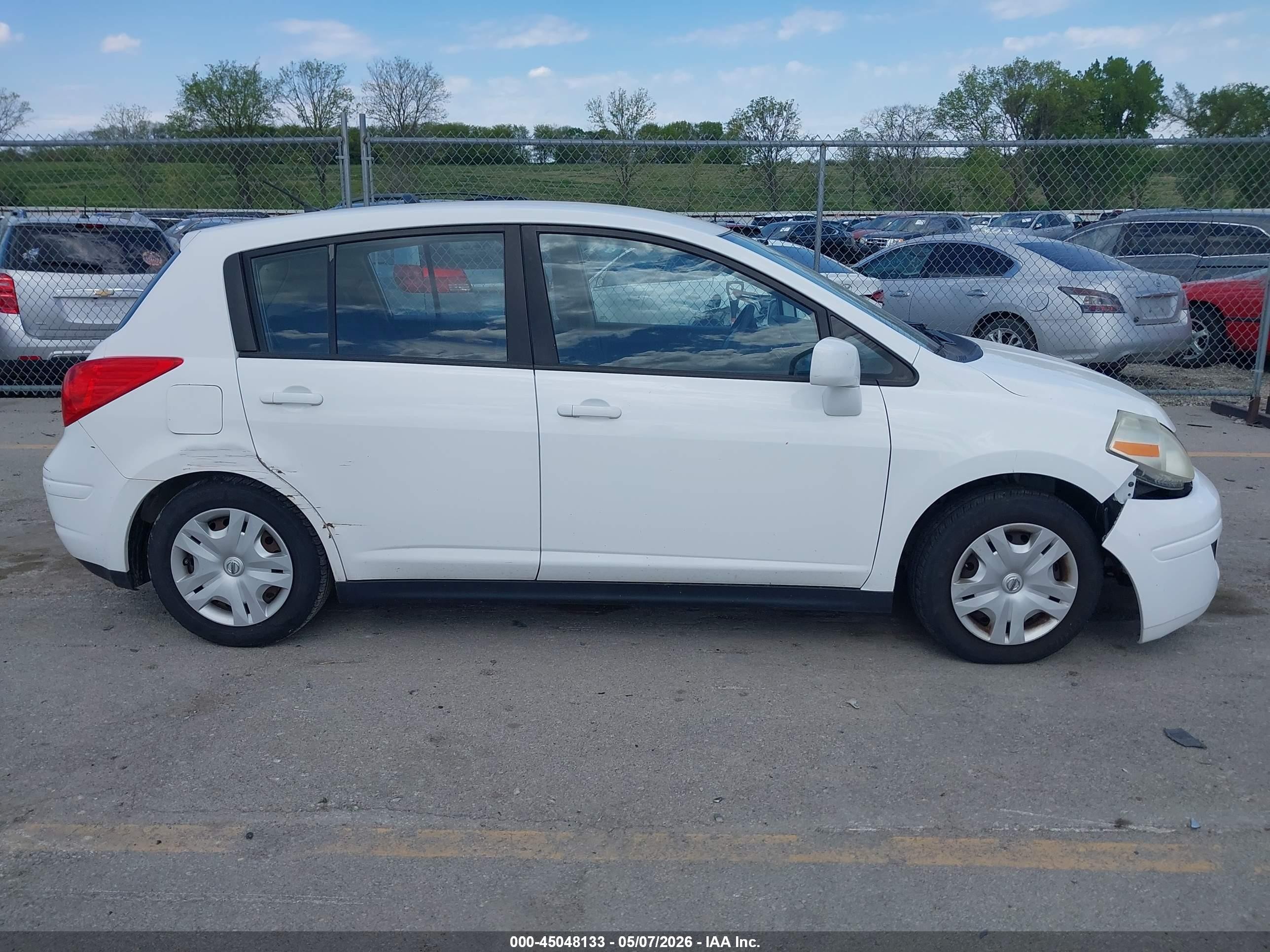 2010 Nissan Versa 1.8s White vin: 3N1BC1CP0AL457414