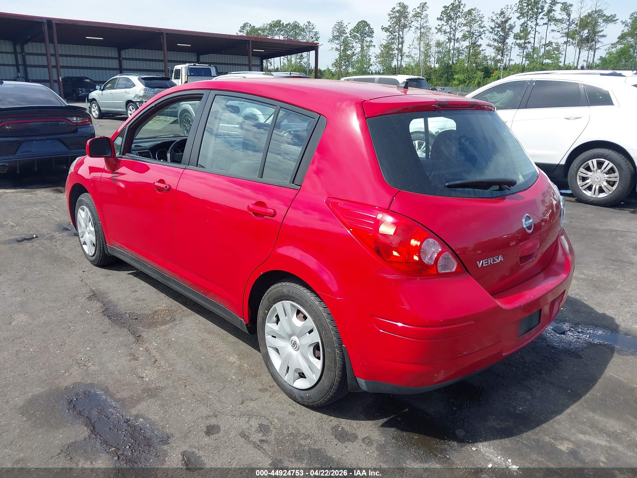 2011 Nissan Versa 1.8s Red vin: 3N1BC1CP0BL374874