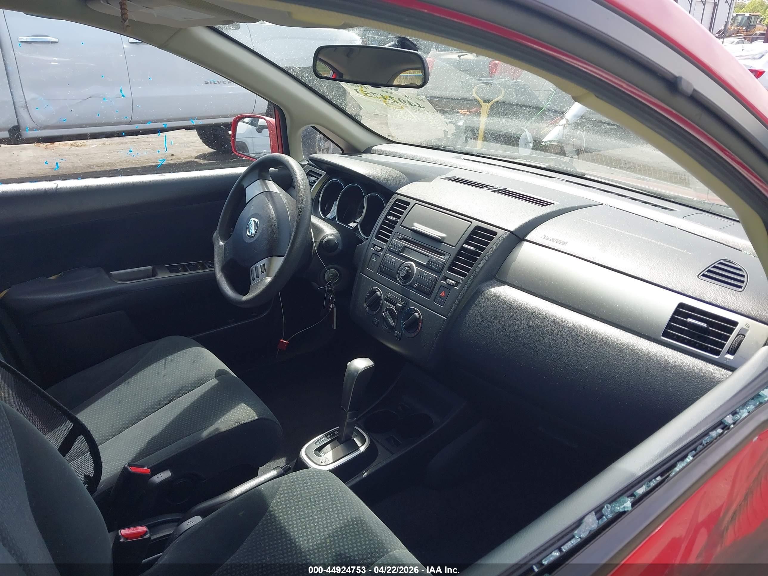 2011 Nissan Versa 1.8s Red vin: 3N1BC1CP0BL374874