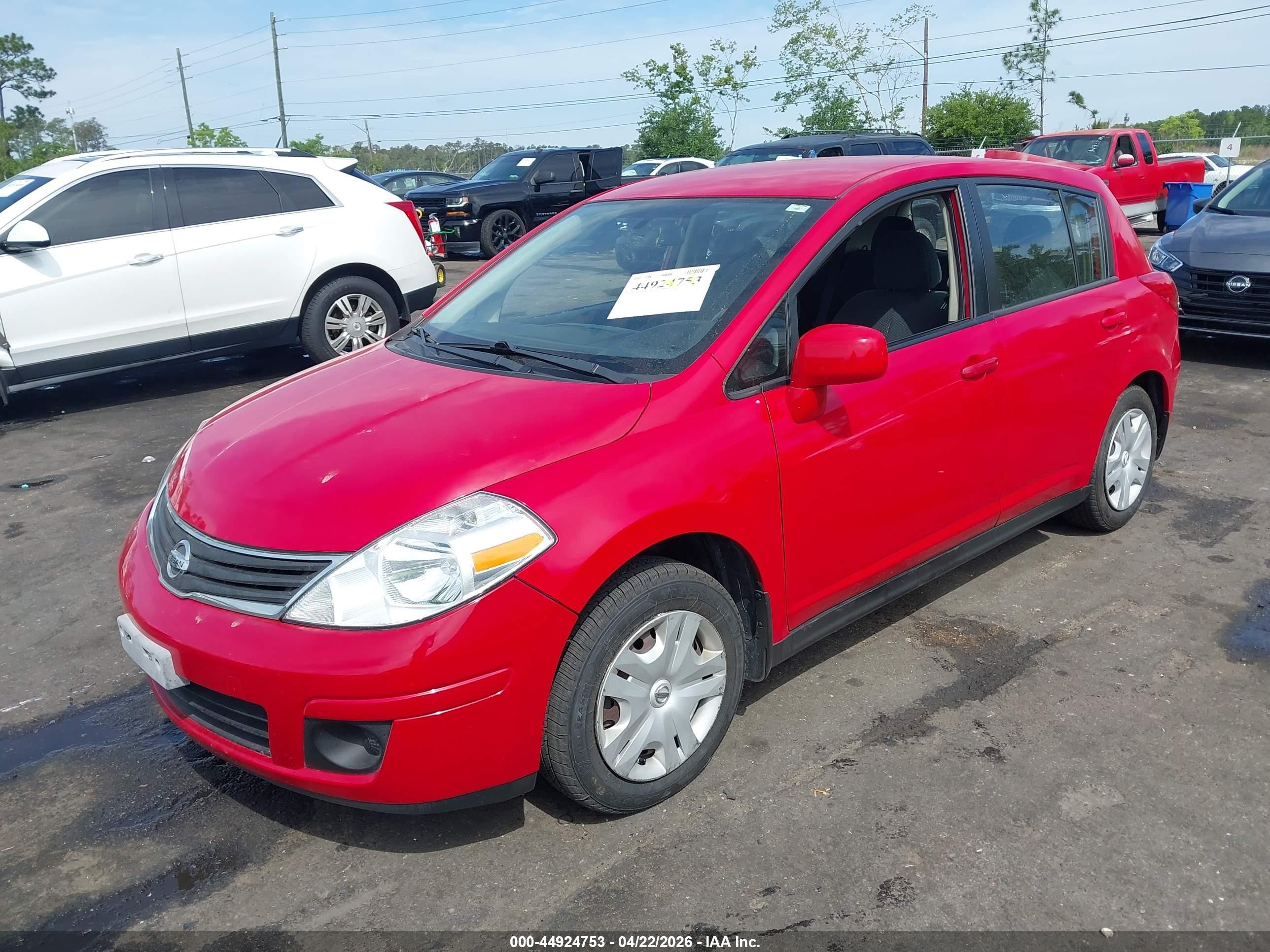 2011 Nissan Versa 1.8s Red vin: 3N1BC1CP0BL374874