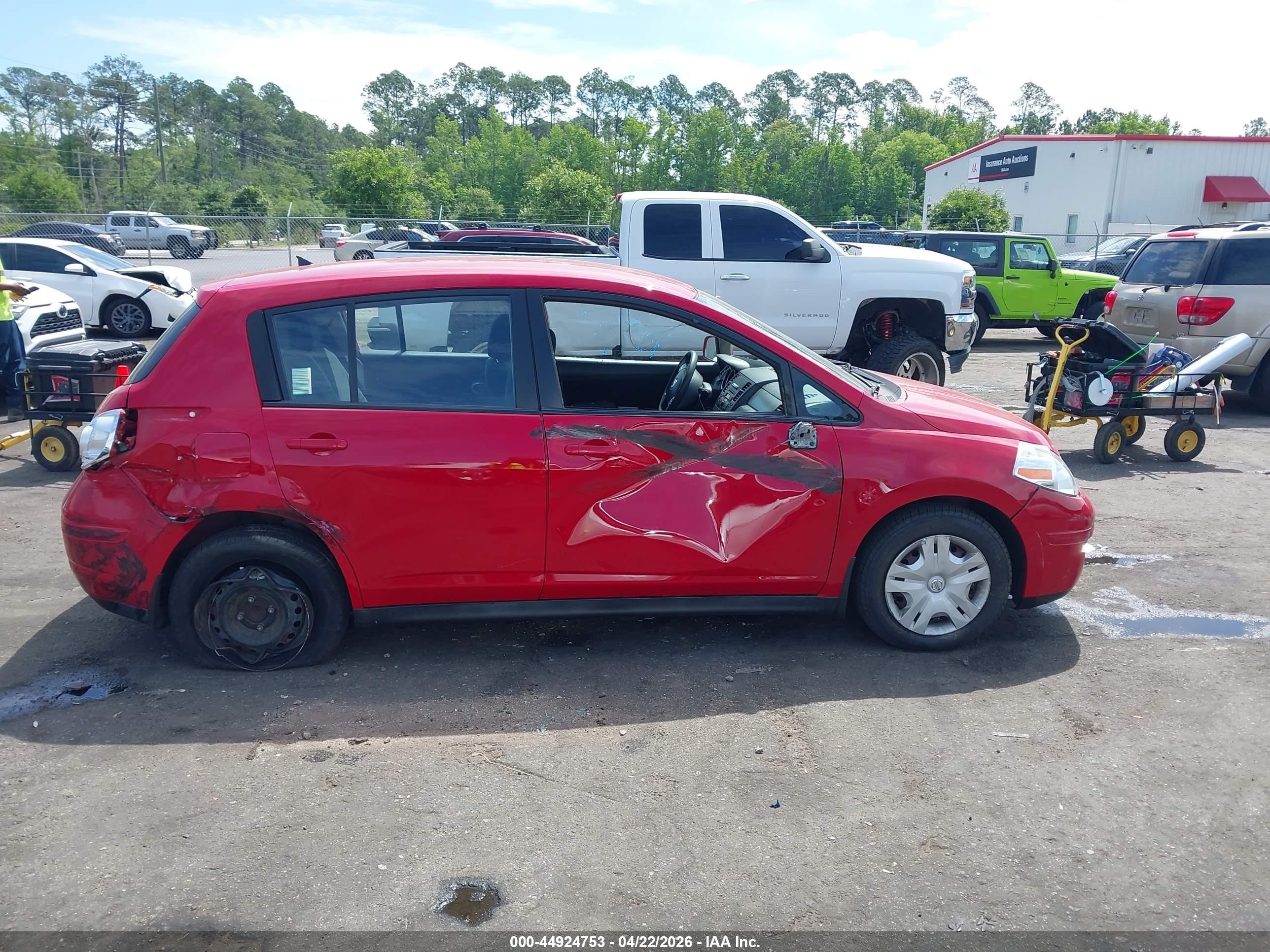 2011 Nissan Versa 1.8s Red vin: 3N1BC1CP0BL374874