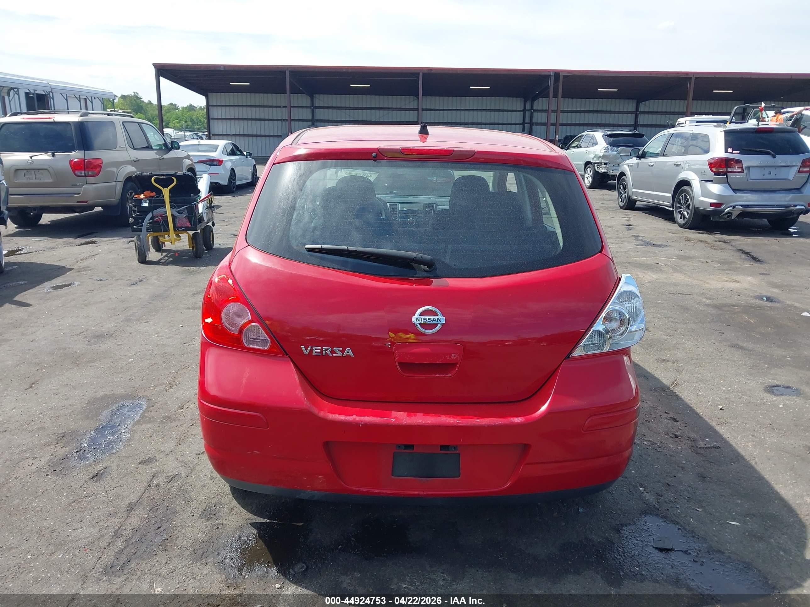 2011 Nissan Versa 1.8s Red vin: 3N1BC1CP0BL374874