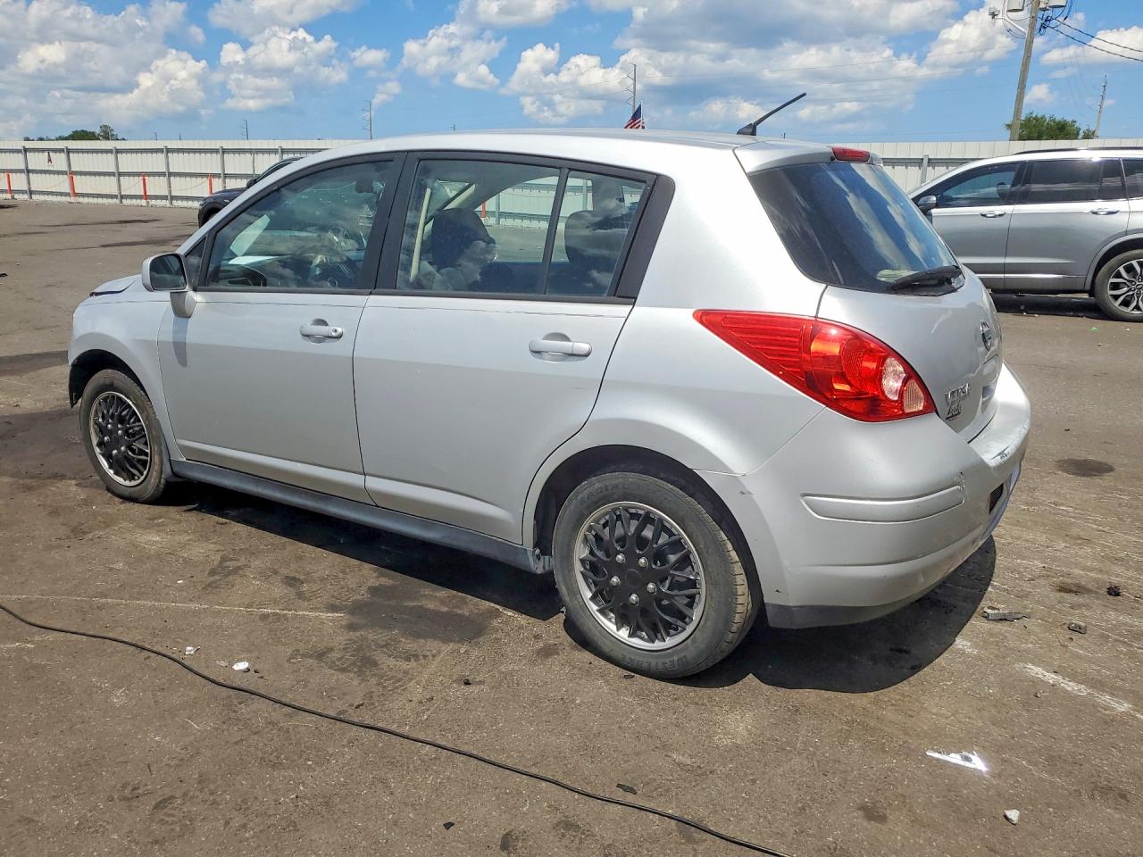 2011 Nissan Versa 1.8 S Silver vin: 3N1BC1CP0BL396048