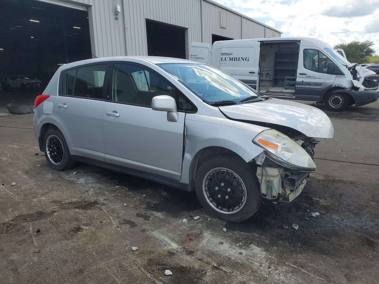 2011 Nissan Versa 1.8 S Silver vin: 3N1BC1CP0BL396048