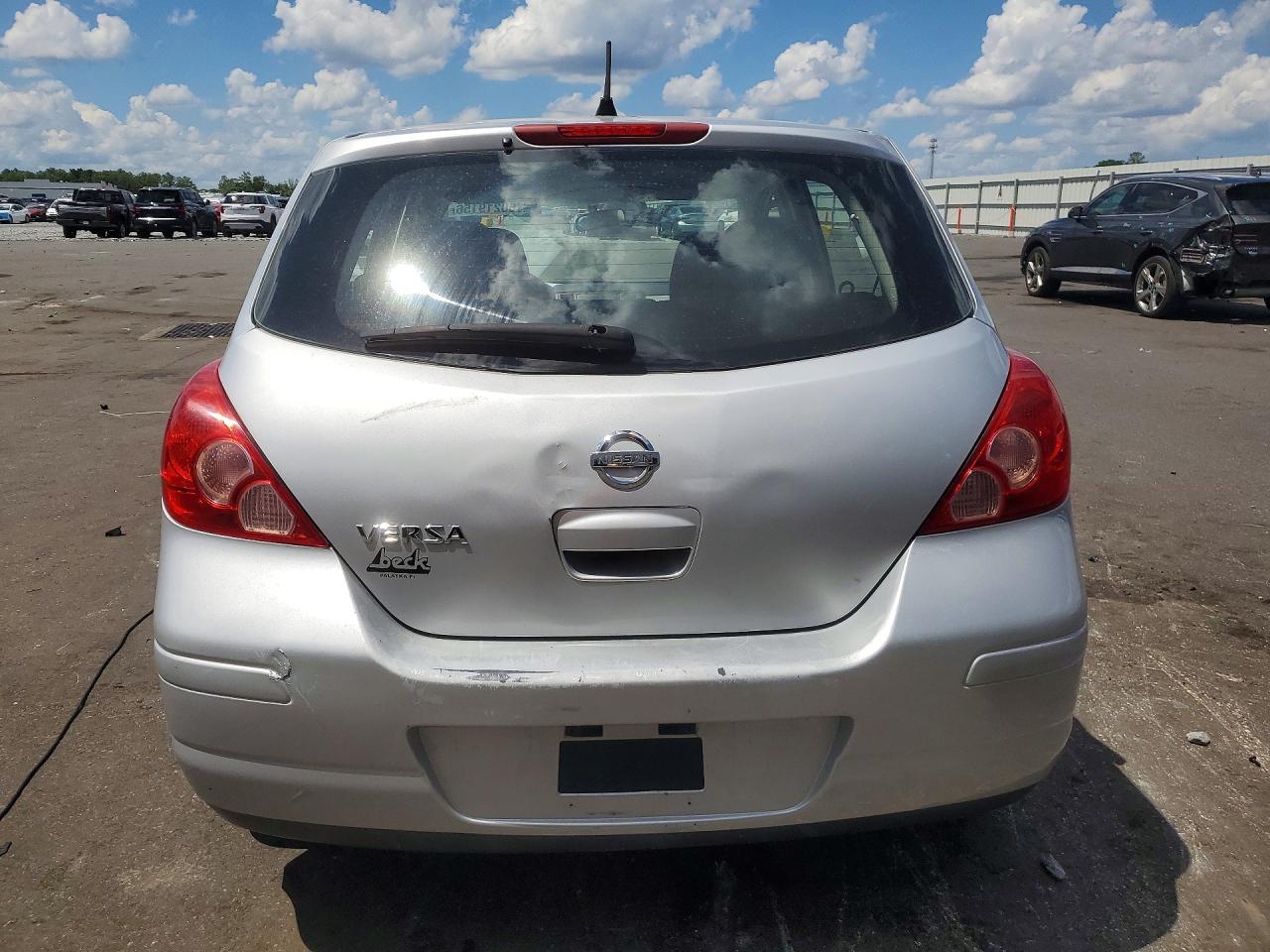 2011 Nissan Versa 1.8 S Silver vin: 3N1BC1CP0BL396048
