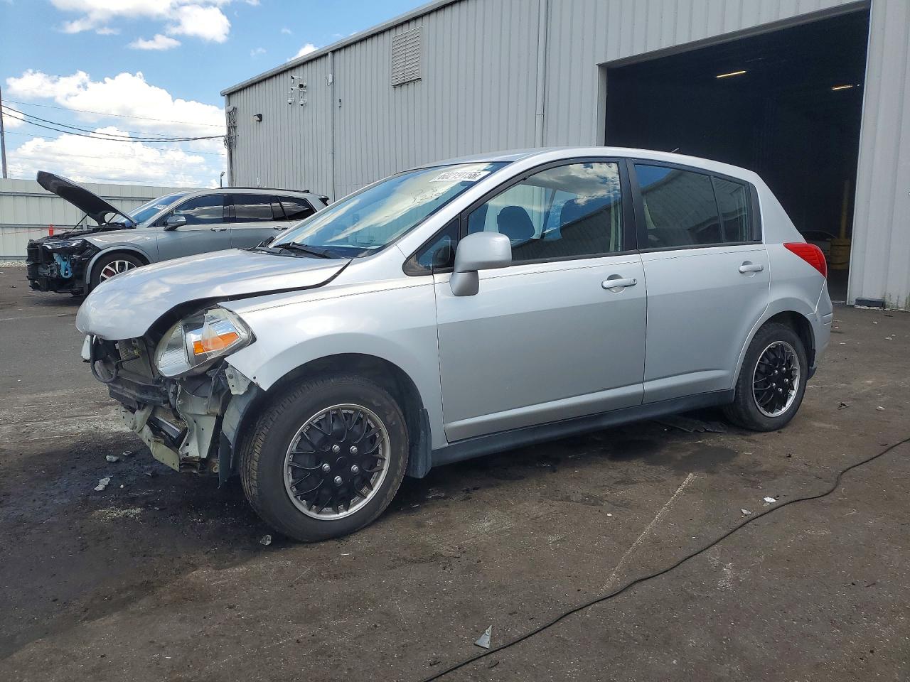 2011 Nissan Versa 1.8 S Silver vin: 3N1BC1CP0BL396048