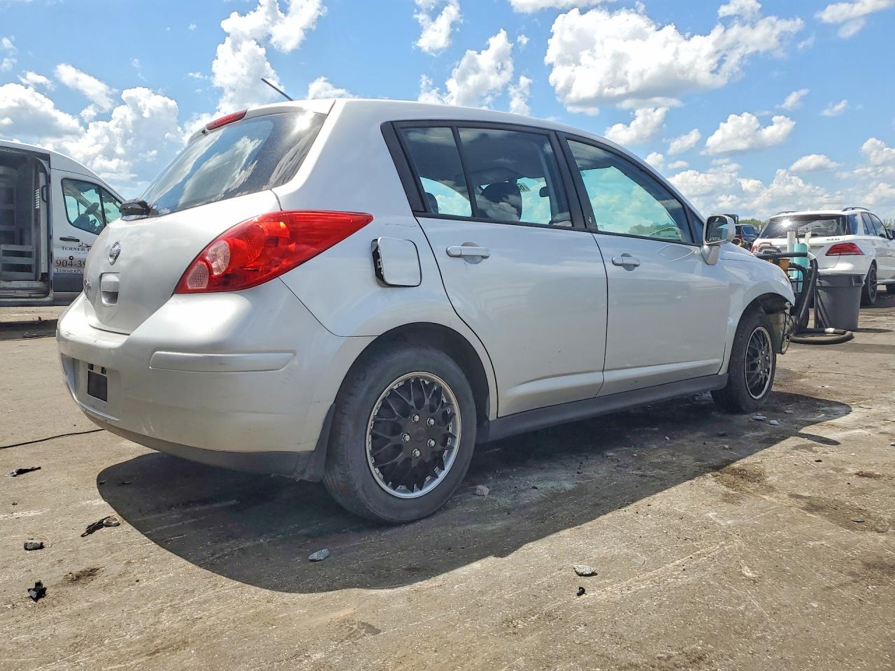 2011 Nissan Versa 1.8 S Silver vin: 3N1BC1CP0BL396048