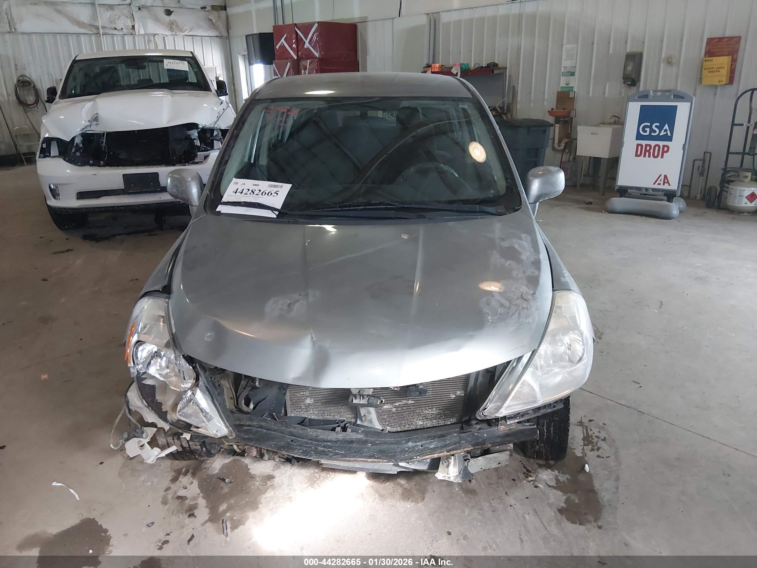 2011 Nissan Versa 1.8s Silver vin: 3N1BC1CP0BL425760