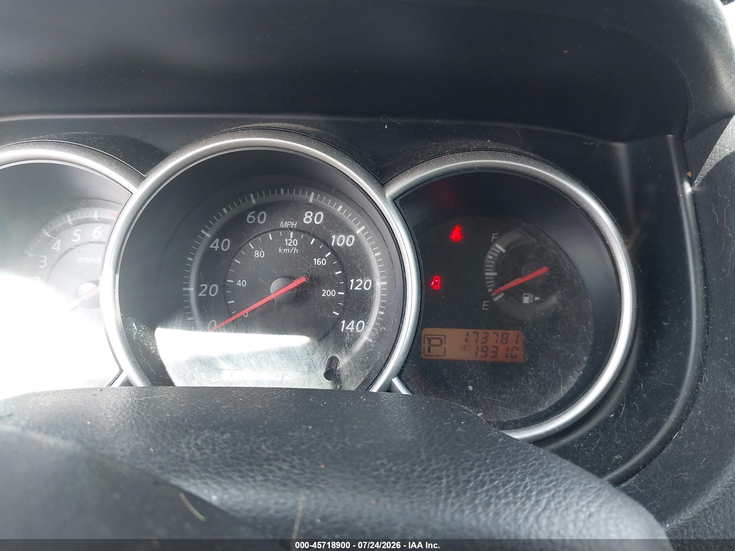 2011 Nissan Versa 1.8s Серебряный vin: 3N1BC1CP0BL511943