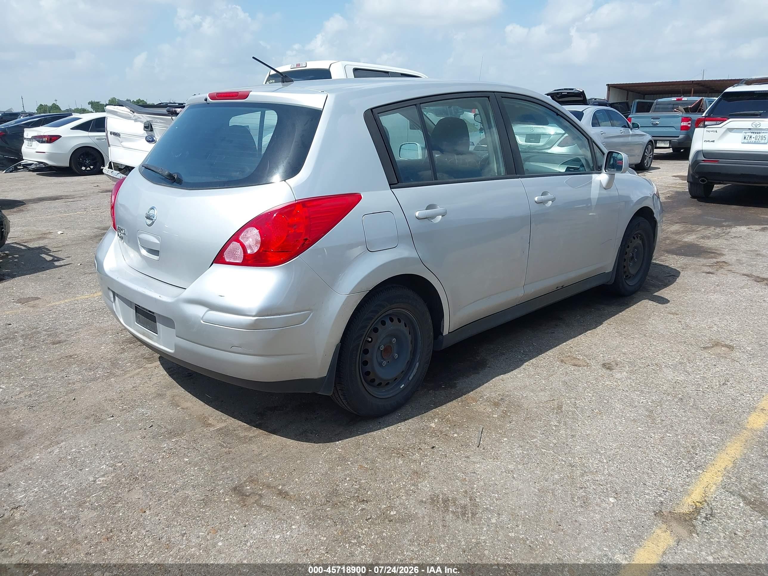 2011 Nissan Versa 1.8s Серебряный vin: 3N1BC1CP0BL511943