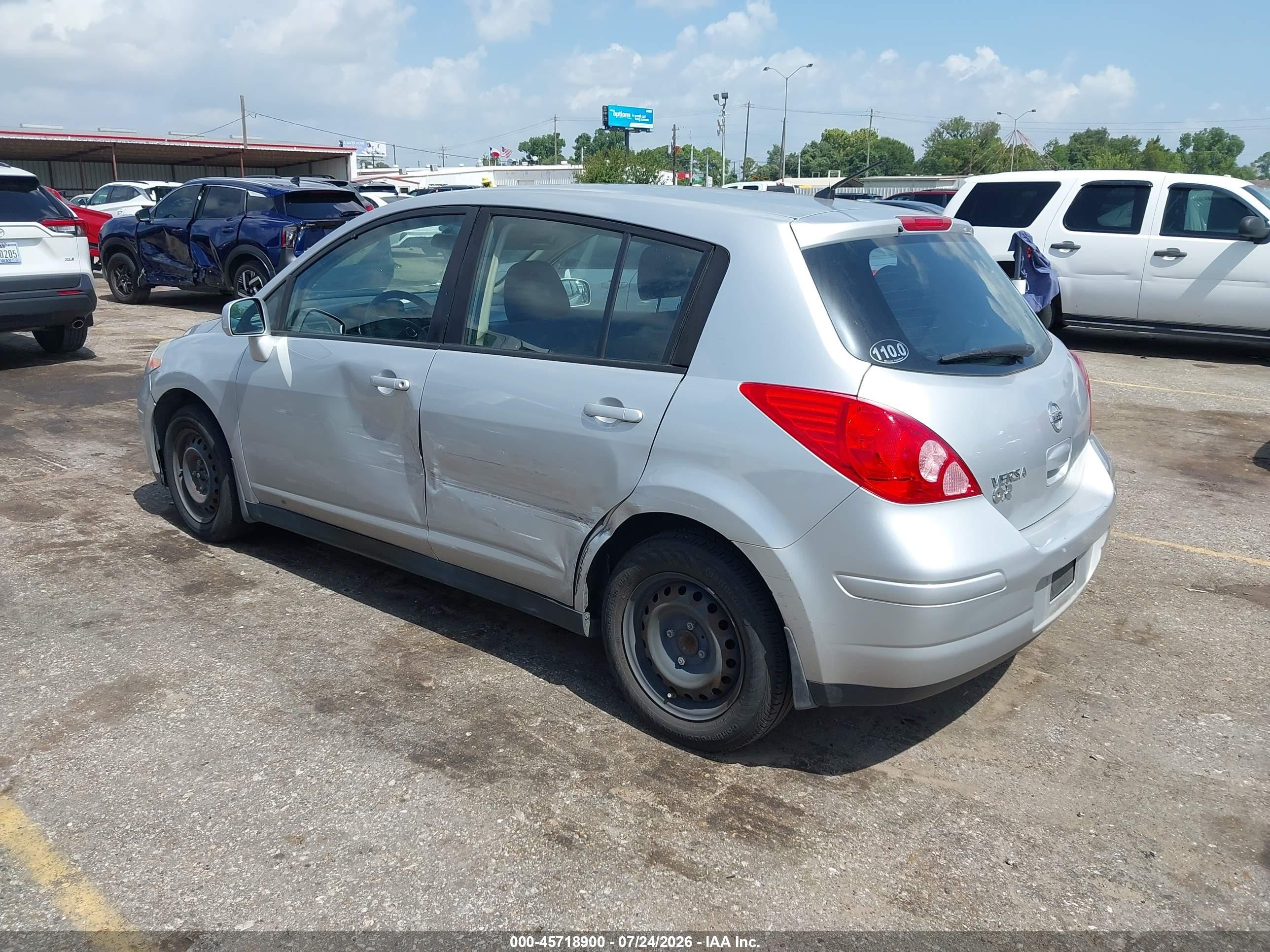 2011 Nissan Versa 1.8s Серебряный vin: 3N1BC1CP0BL511943