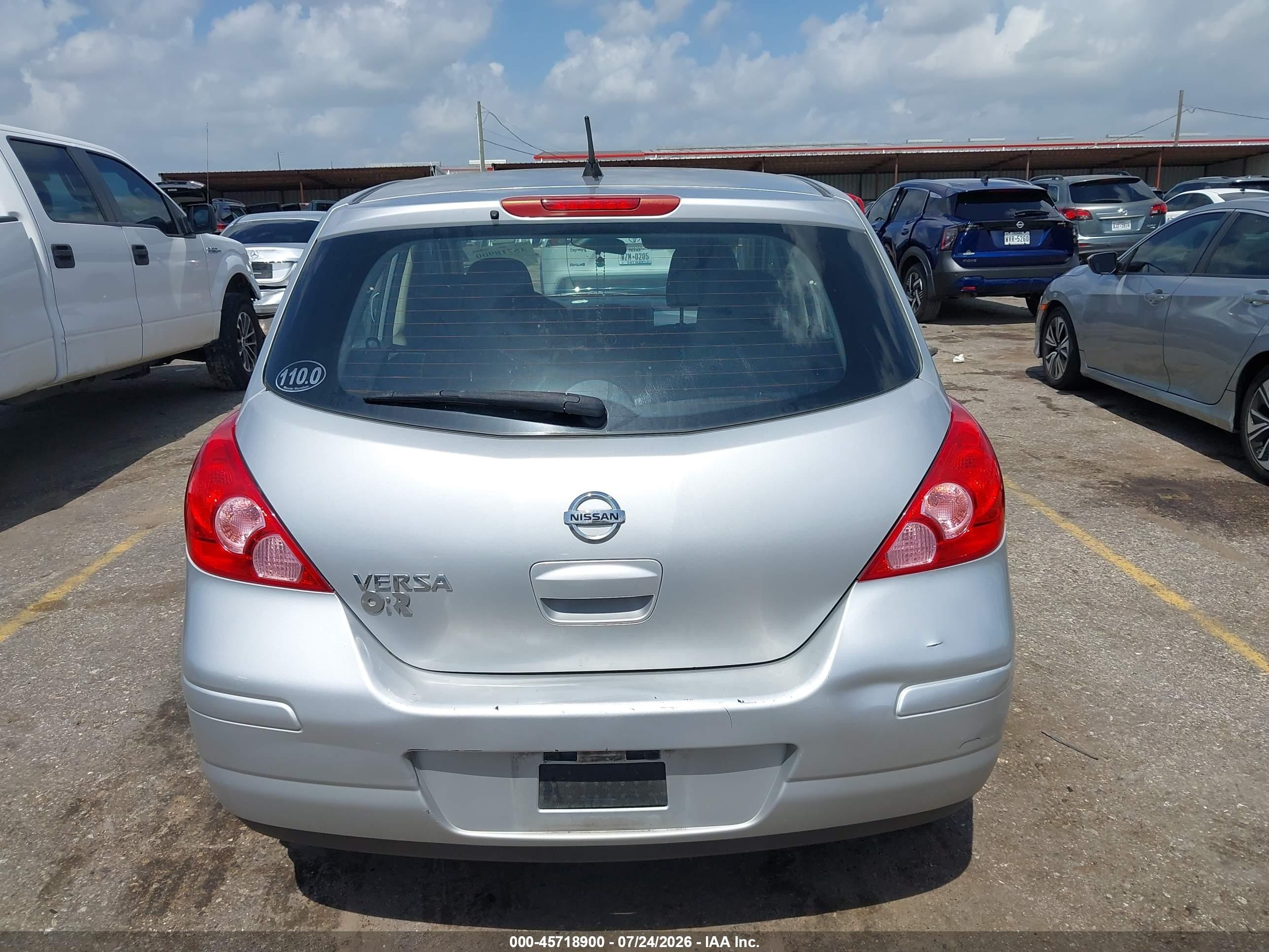 2011 Nissan Versa 1.8s Серебряный vin: 3N1BC1CP0BL511943