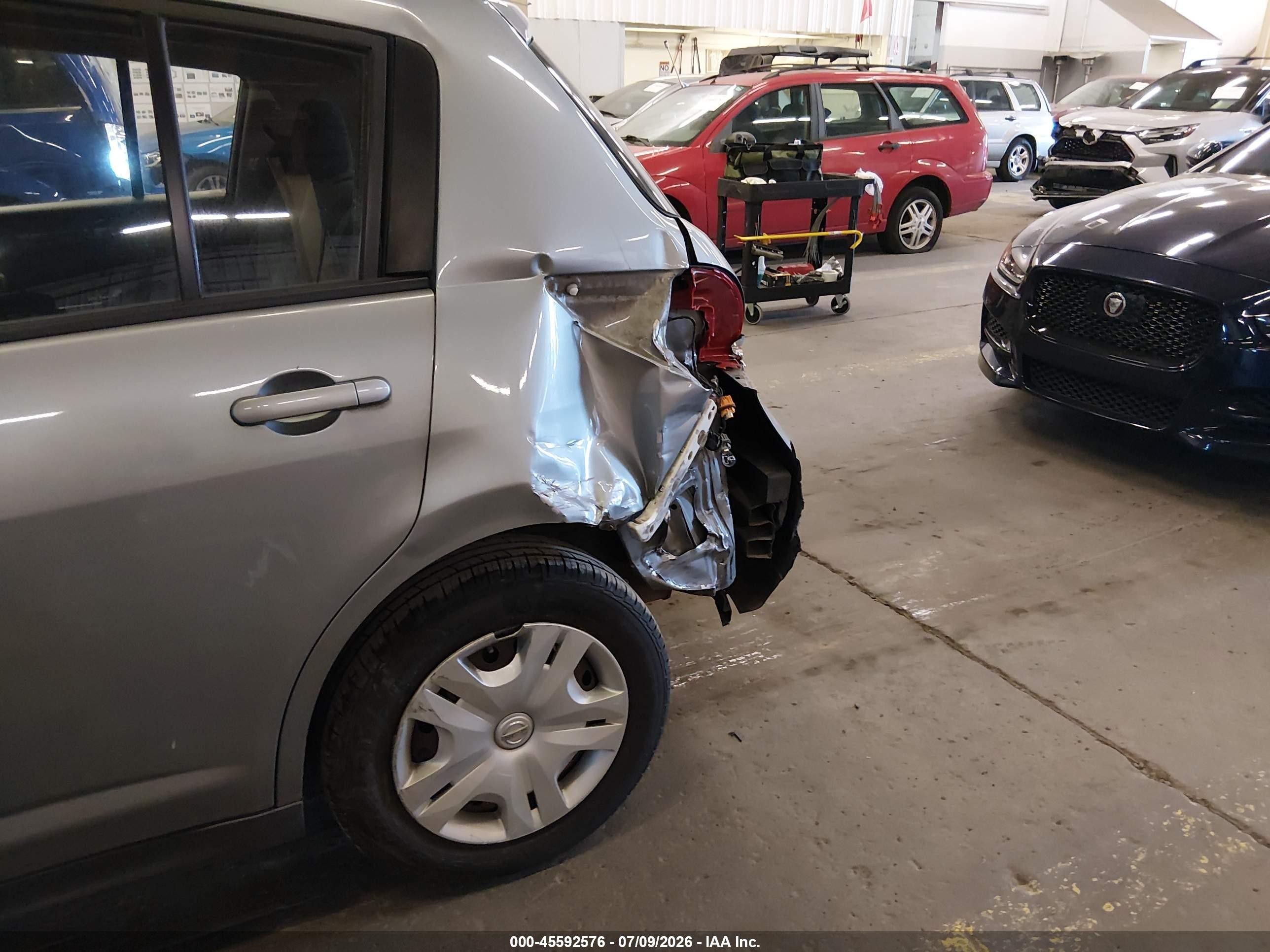 2011 Nissan Versa 1.8s Silver vin: 3N1BC1CP0BL516026