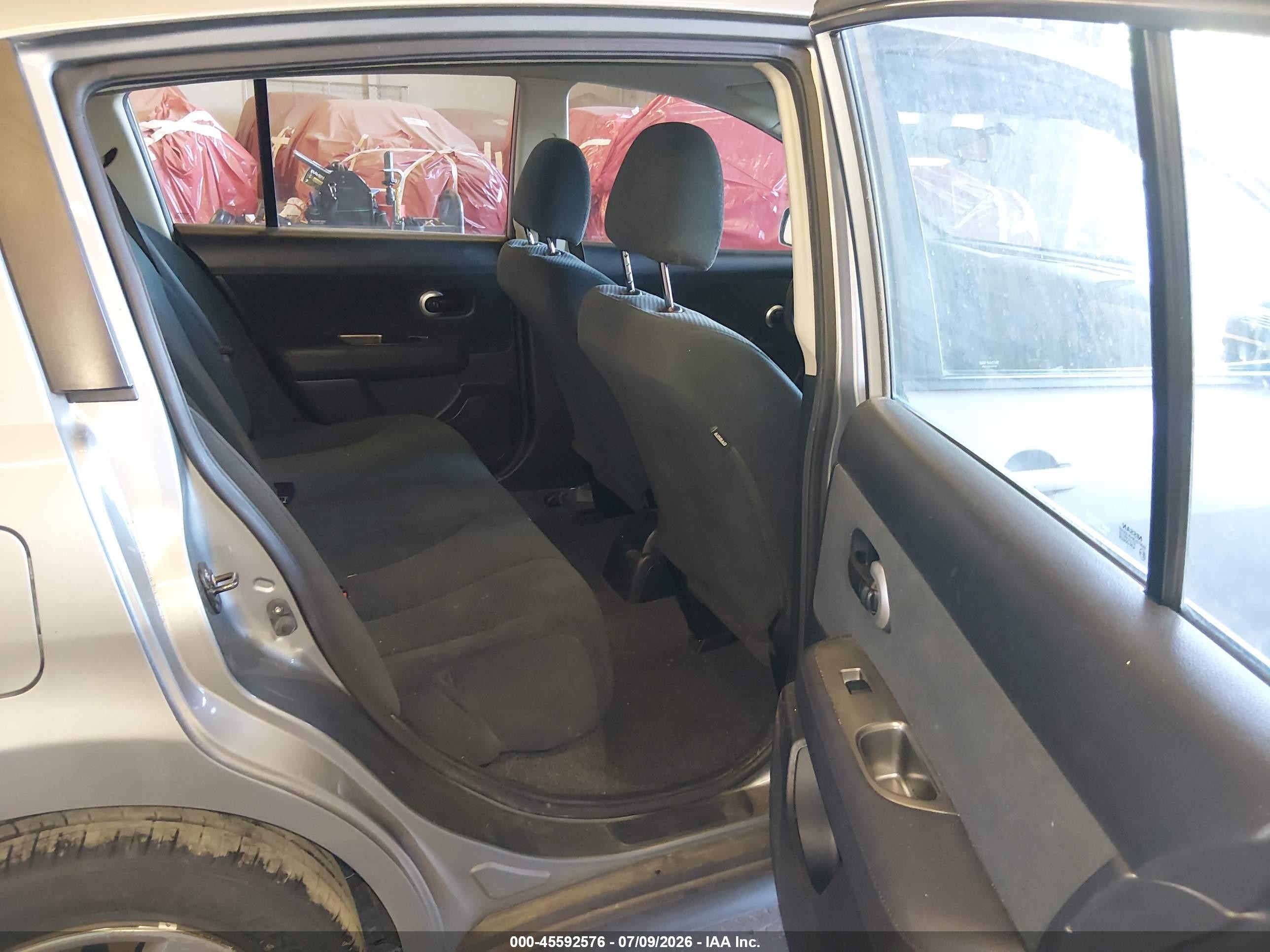 2011 Nissan Versa 1.8s Silver vin: 3N1BC1CP0BL516026