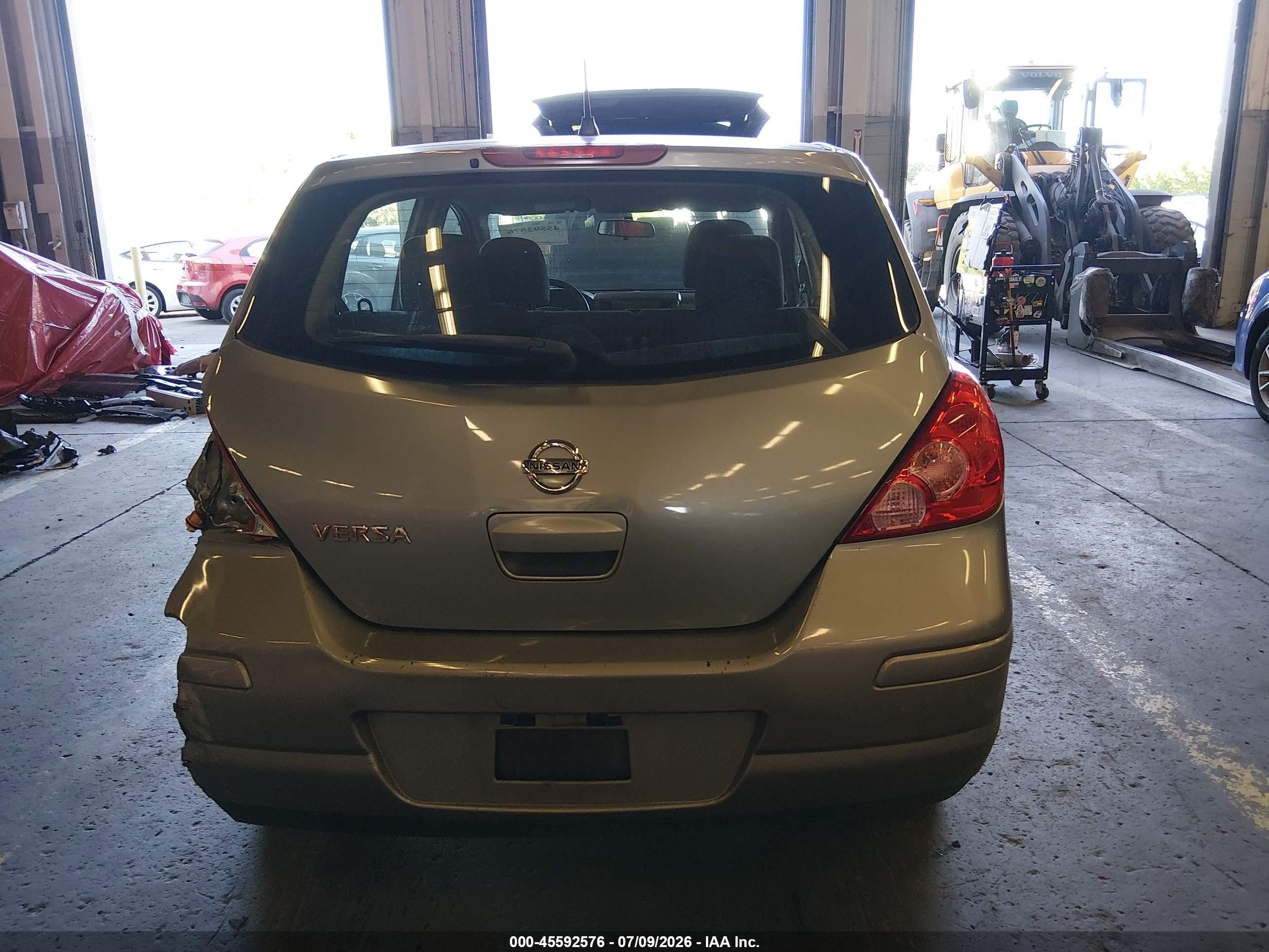 2011 Nissan Versa 1.8s Silver vin: 3N1BC1CP0BL516026