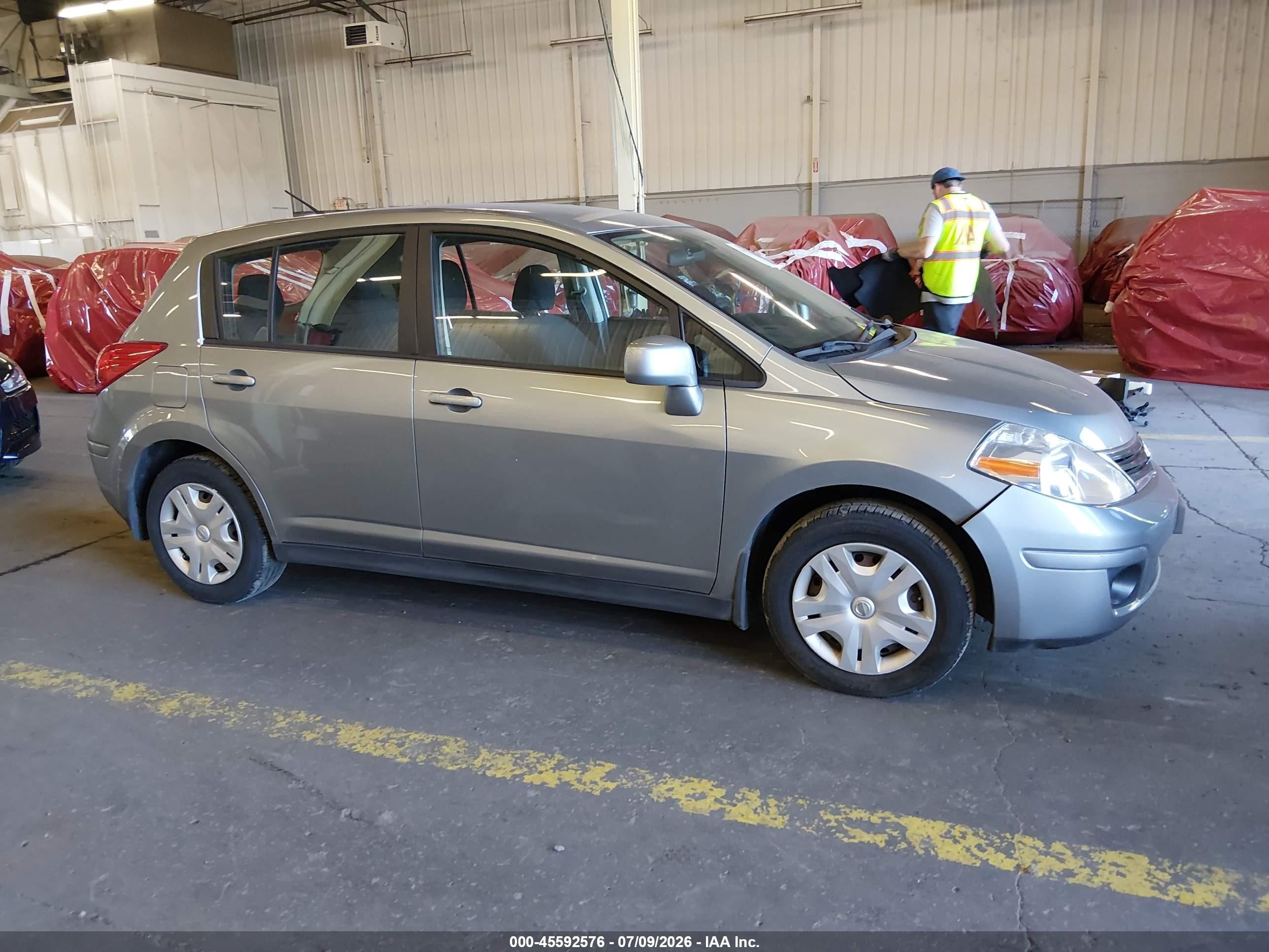 2011 Nissan Versa 1.8s Silver vin: 3N1BC1CP0BL516026
