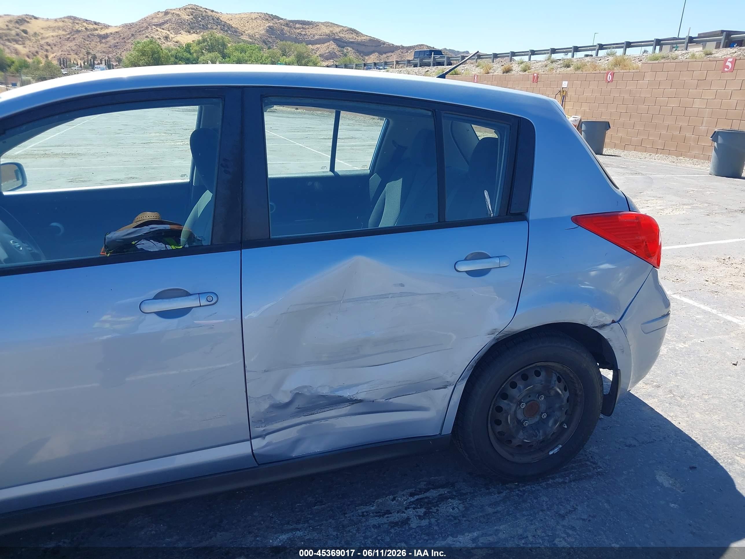 2012 Nissan Versa 1.8 S Silver vin: 3N1BC1CP0CK214064