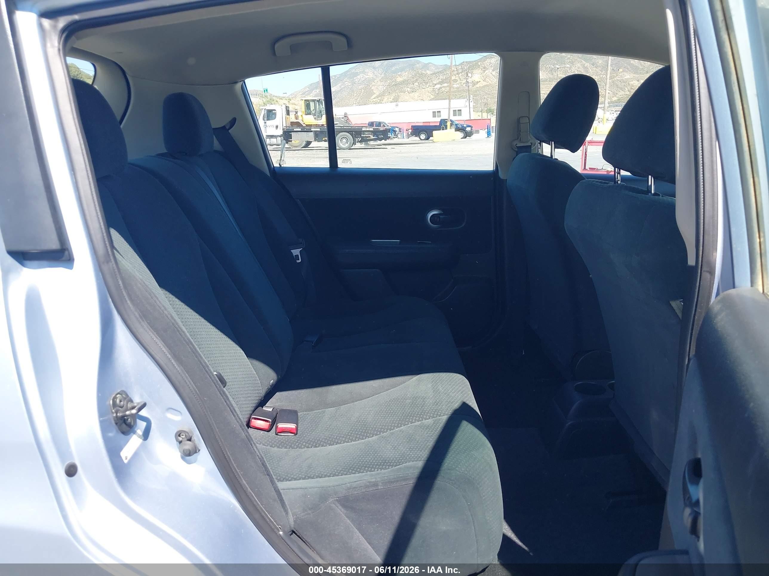 2012 Nissan Versa 1.8 S Silver vin: 3N1BC1CP0CK214064
