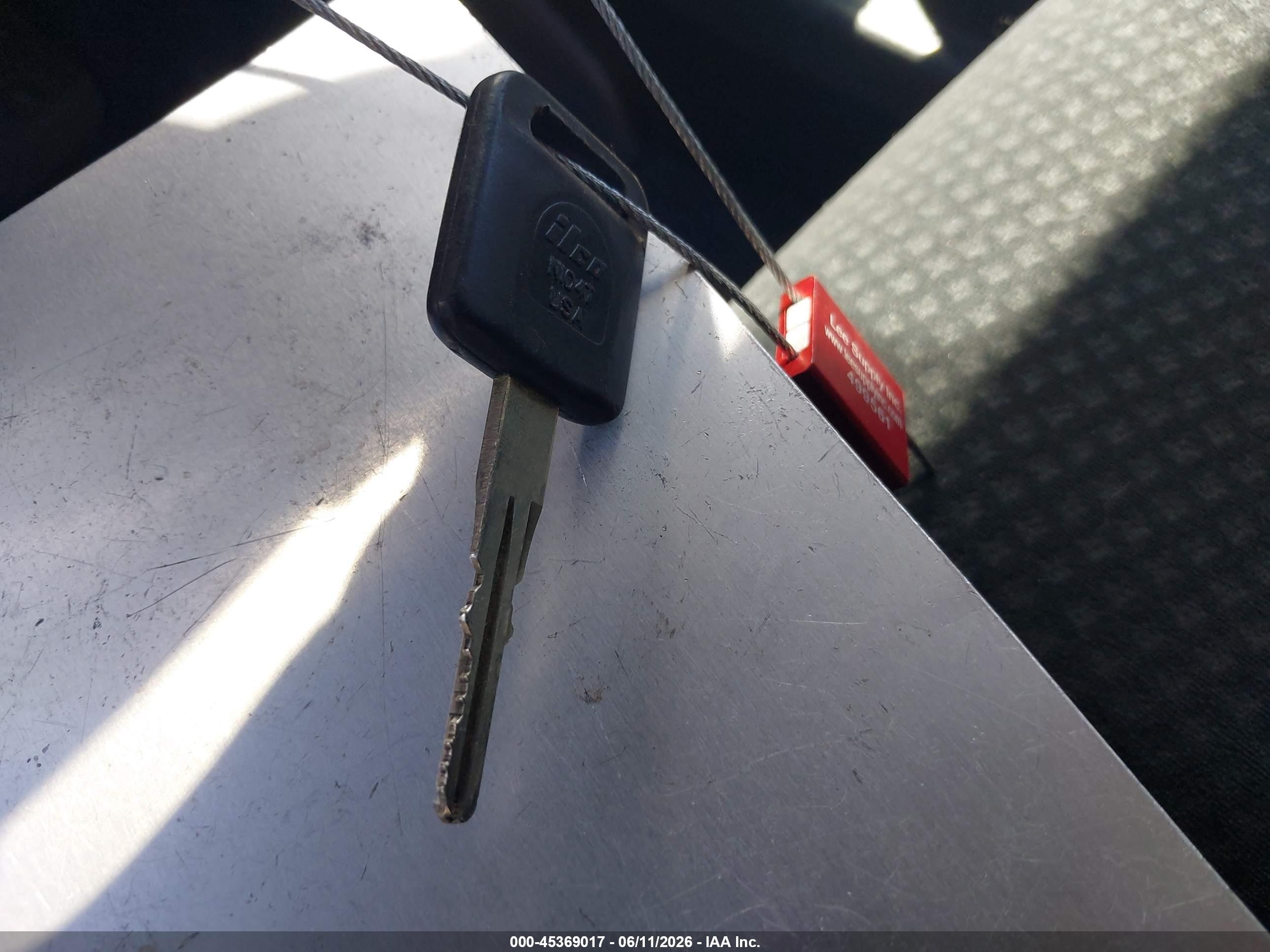 2012 Nissan Versa 1.8 S Silver vin: 3N1BC1CP0CK214064