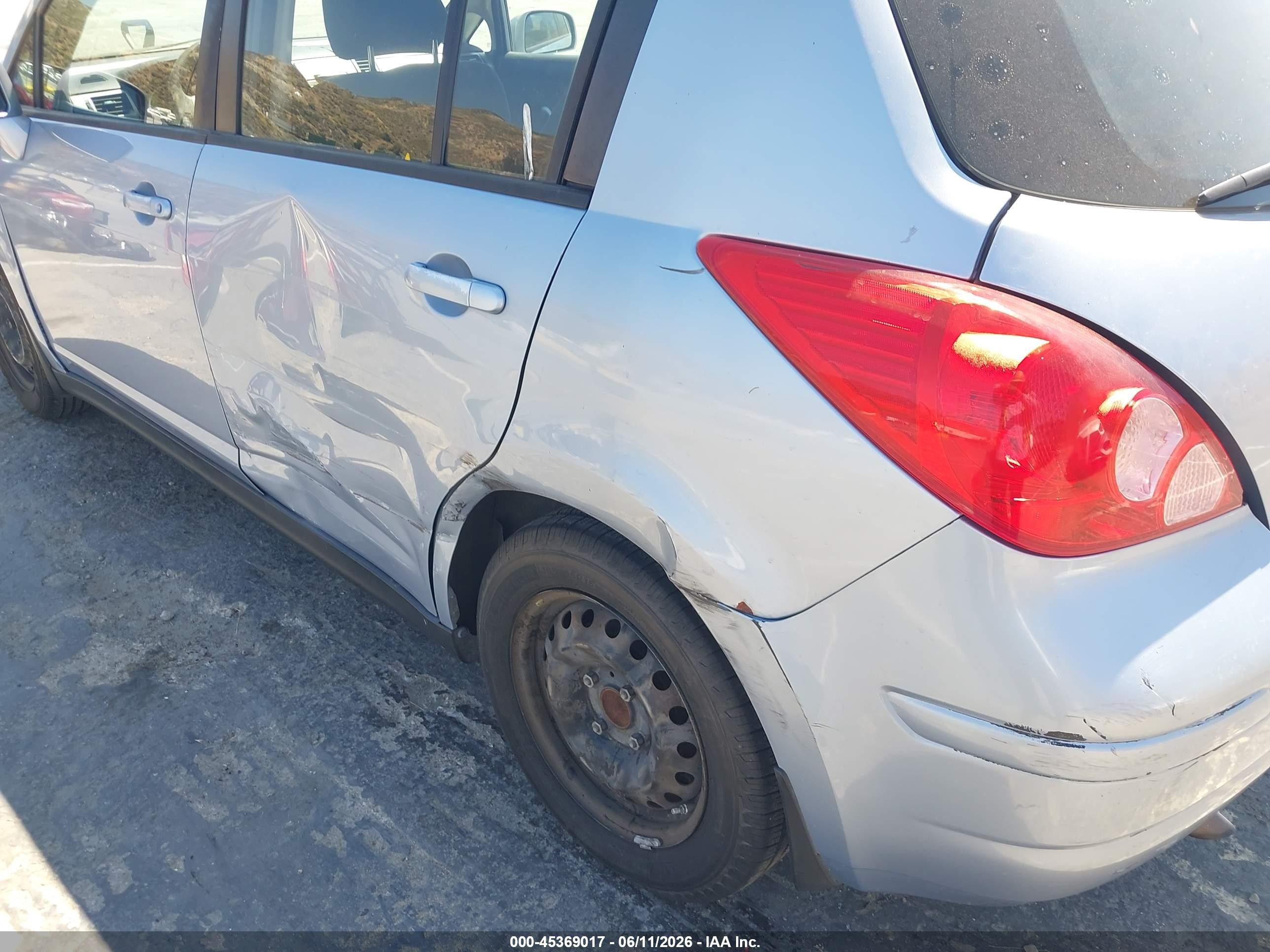 2012 Nissan Versa 1.8 S Silver vin: 3N1BC1CP0CK214064