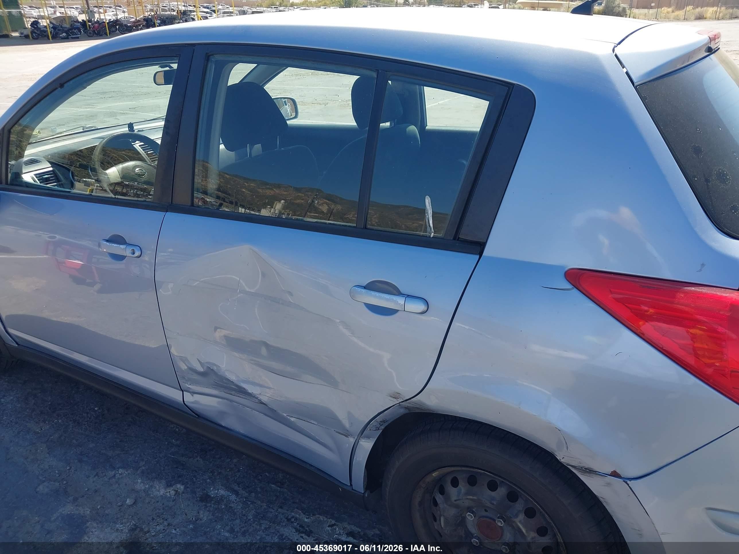 2012 Nissan Versa 1.8 S Silver vin: 3N1BC1CP0CK214064
