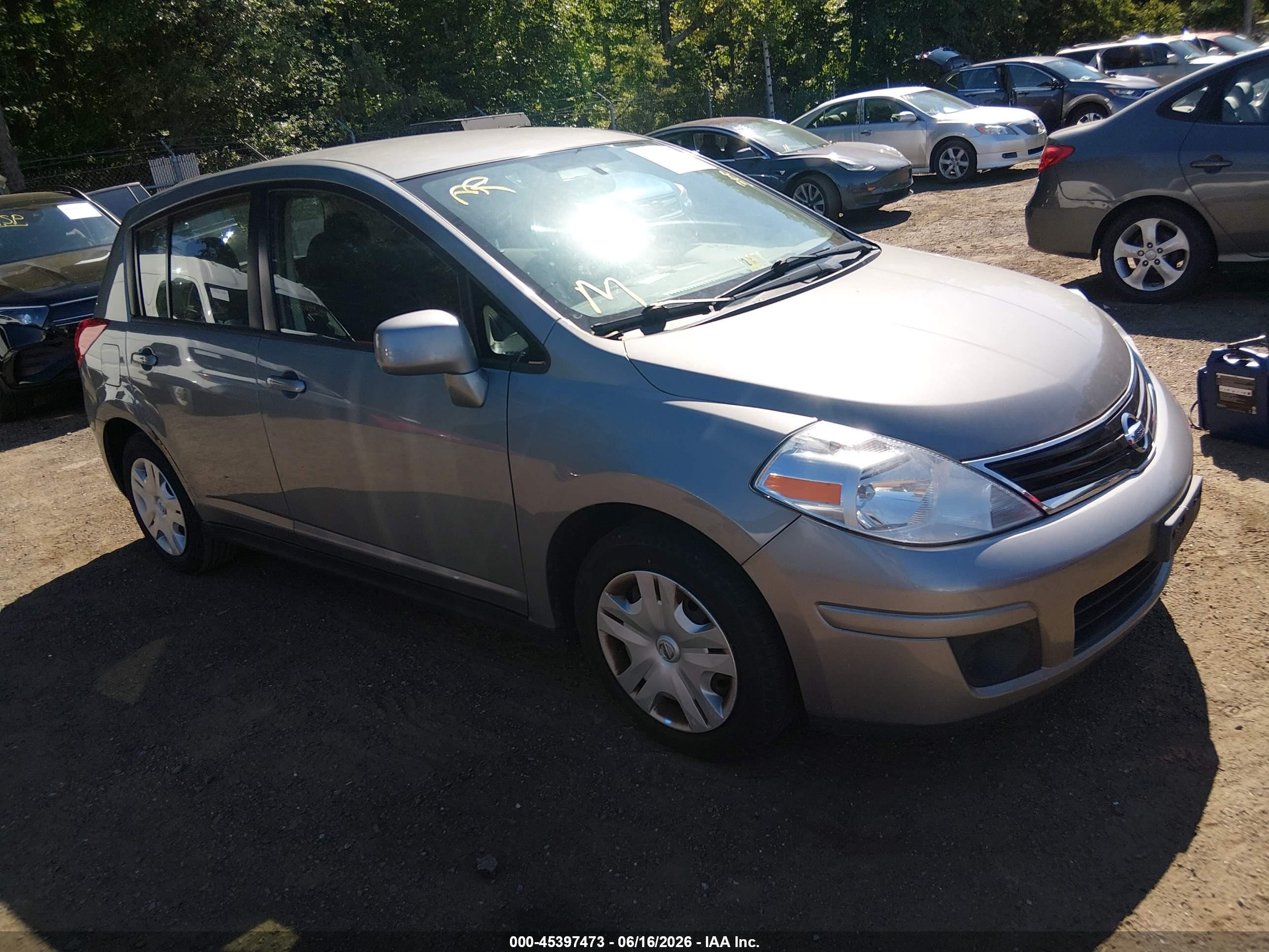 2012 Nissan Versa 1.8 S Серый vin: 3N1BC1CP0CK237862