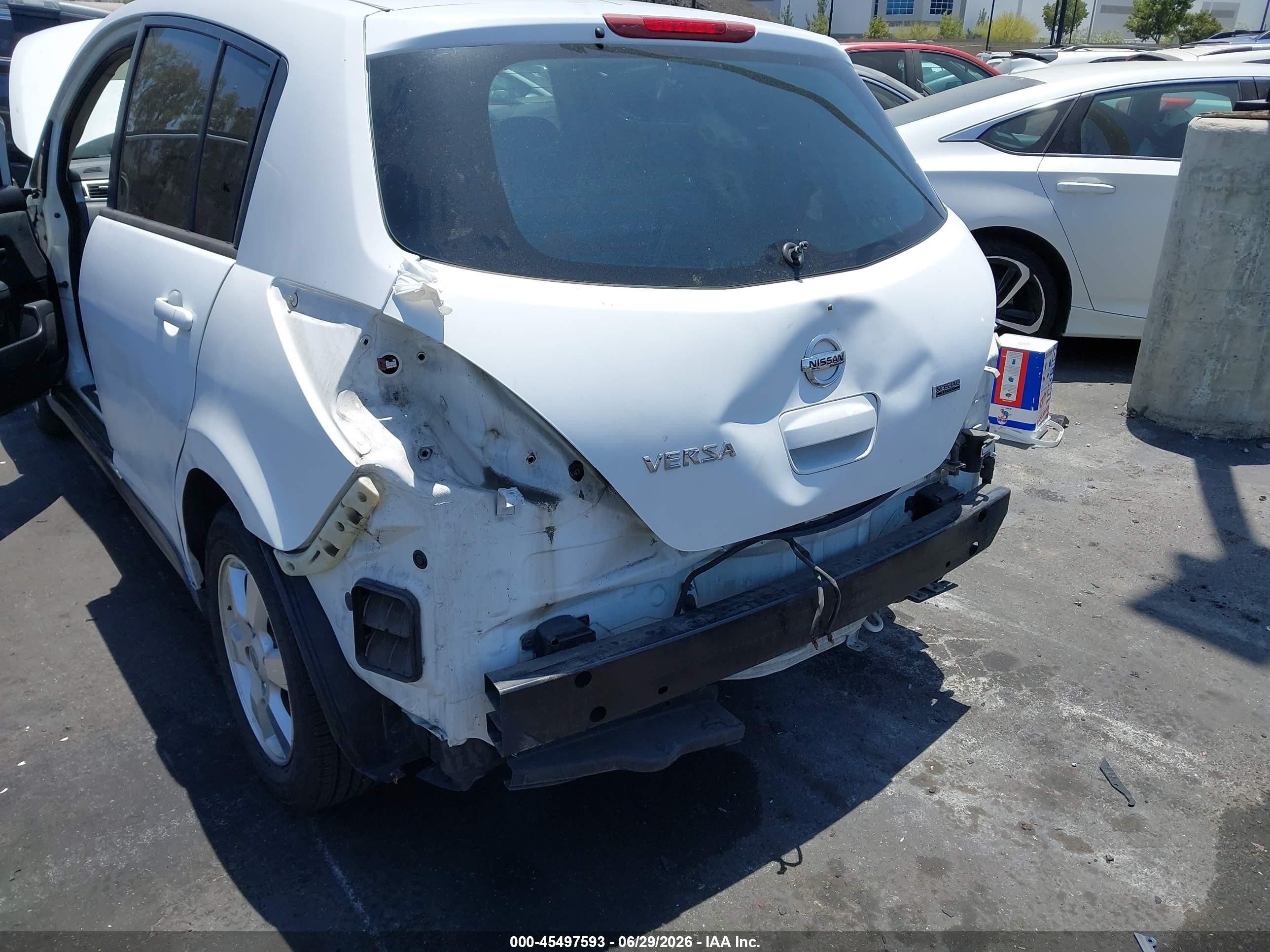 2012 Nissan Versa 1.8 S Белый vin: 3N1BC1CP0CK801025