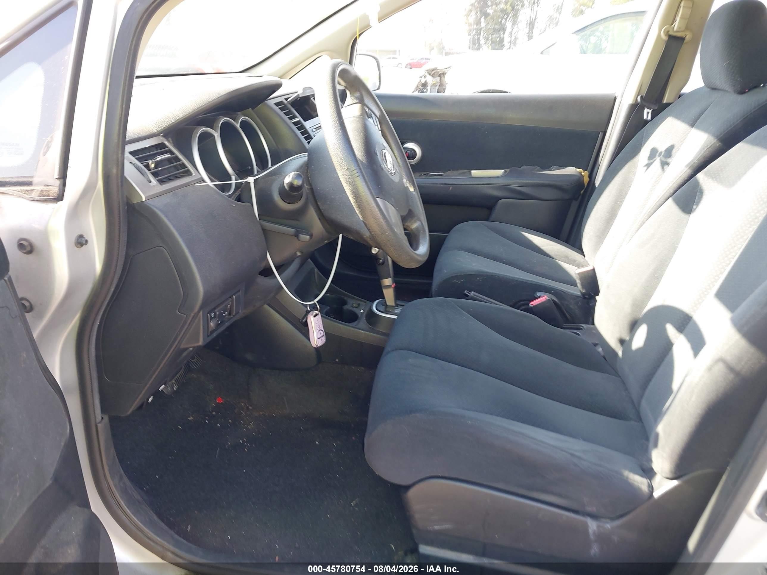 2010 Nissan Versa 1.8s Silver vin: 3N1BC1CP1AL441769