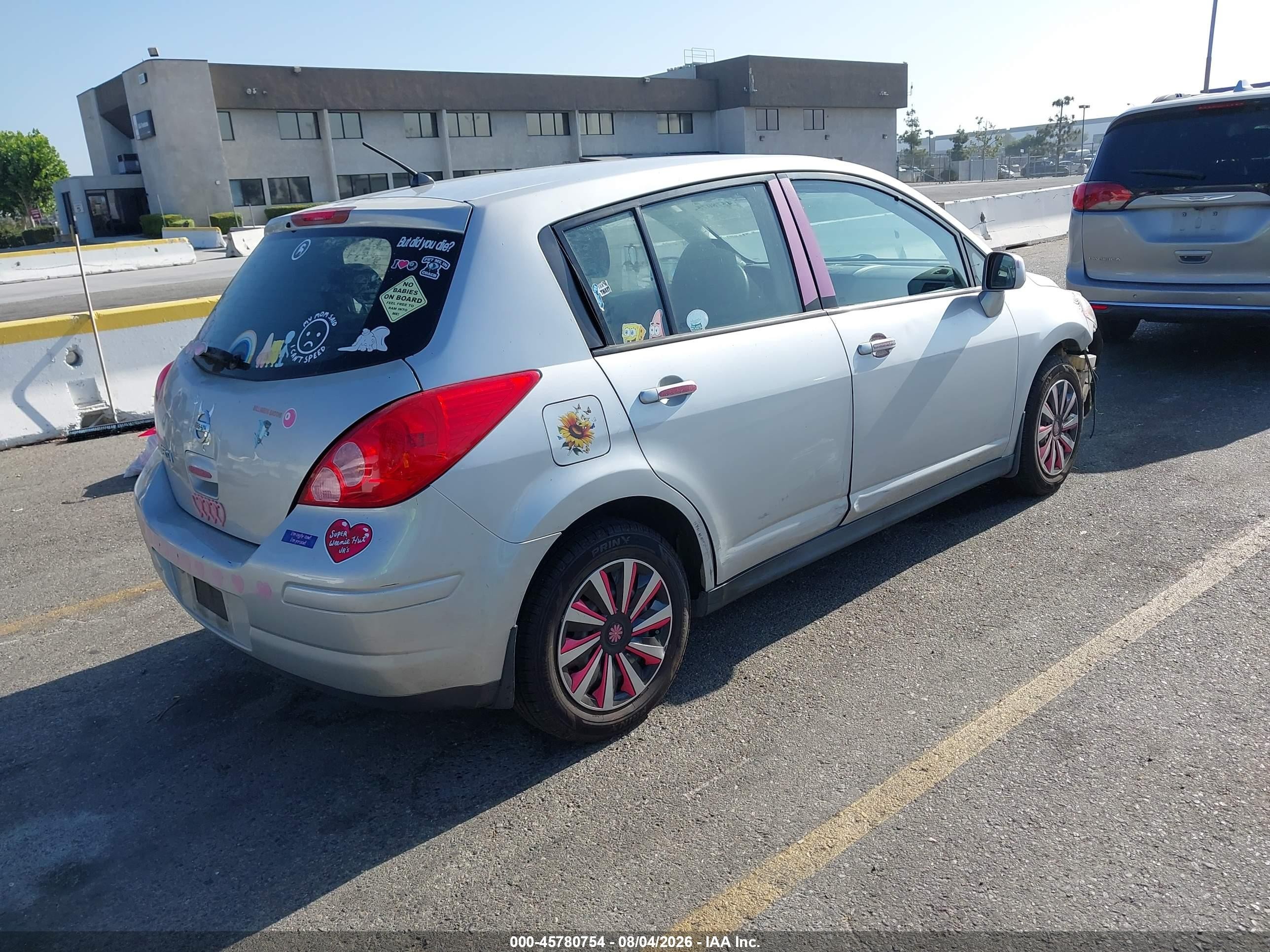 2010 Nissan Versa 1.8s Silver vin: 3N1BC1CP1AL441769