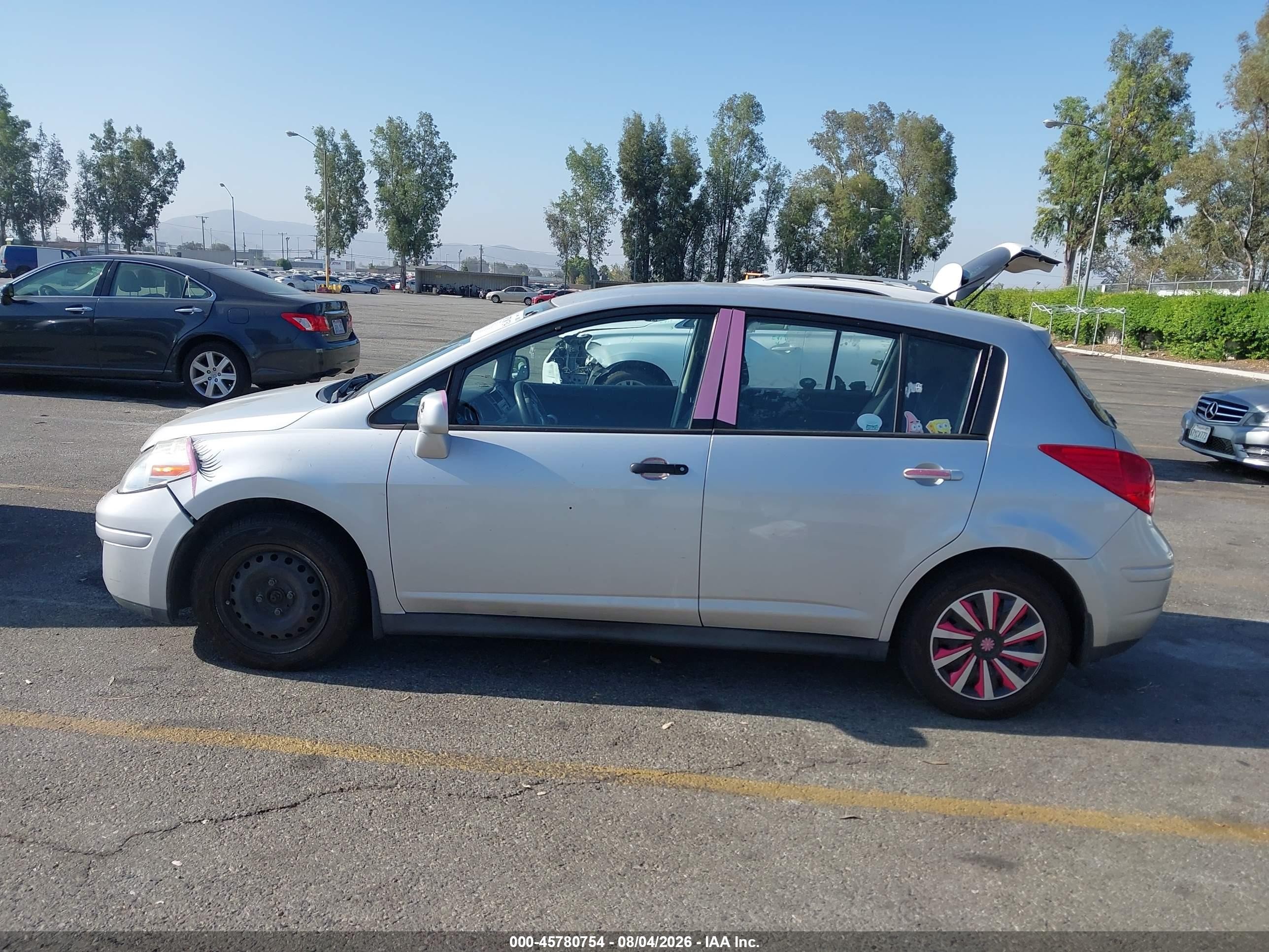 2010 Nissan Versa 1.8s Silver vin: 3N1BC1CP1AL441769